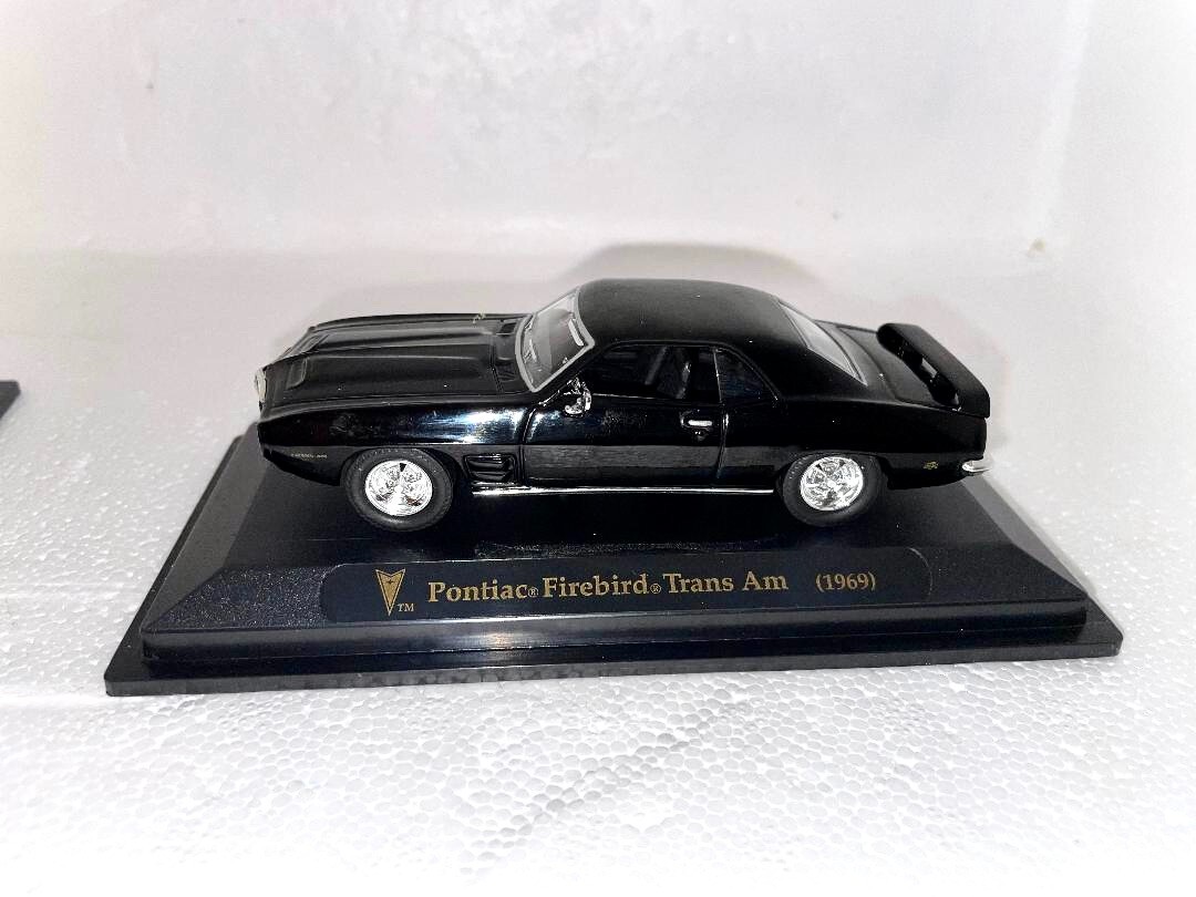 1969 Pontiac Firebird Trans Am- BLACK -Road Signature Diecast 1/43 NIB