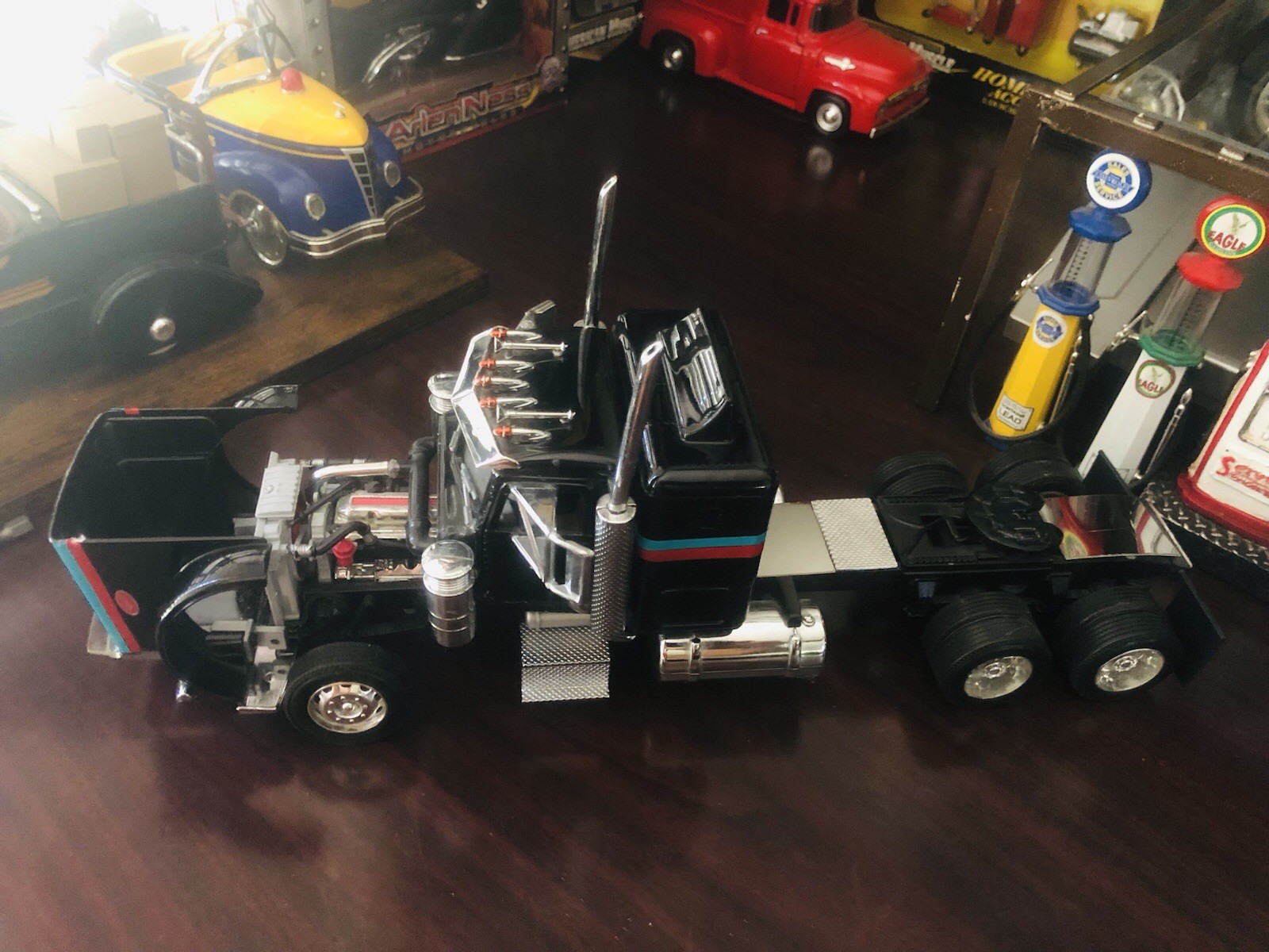 1:28 Enzaka Peterbilt Black W/Levi Garrett Refrigerated Van Trailer