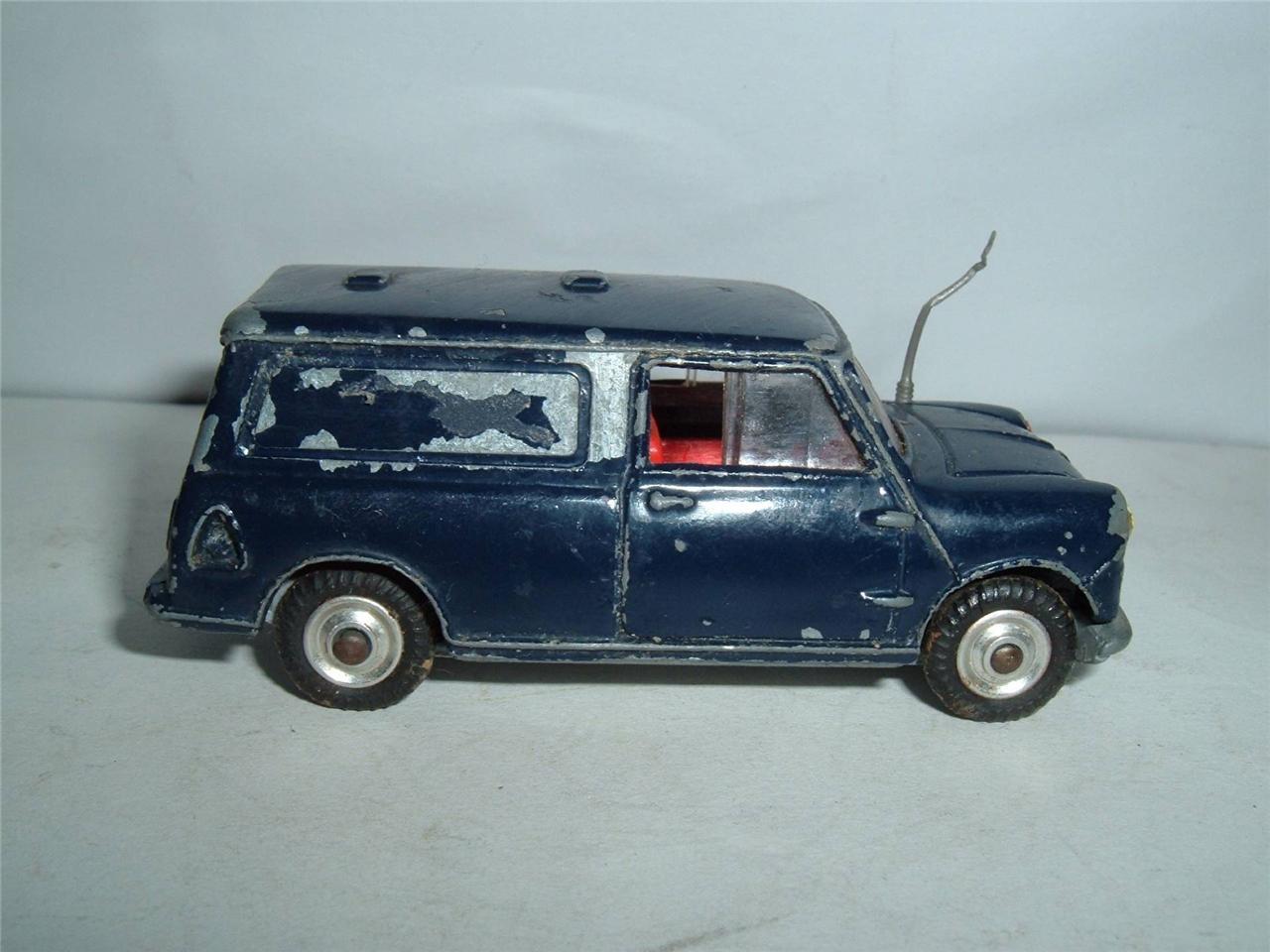 CORGI TOYS POLICE MINI VAN WITH DOORS & AERIAL VINTAGE PLEASE SEE PHOTOS !