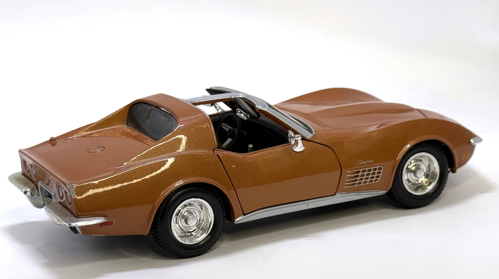 1970 Chevrolet Corvette T-top 1:24 Maisto Diecast Copper 1/24