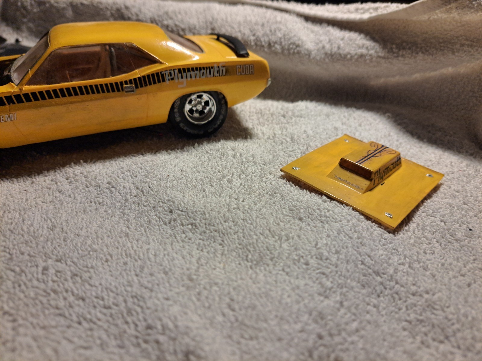 Yellow/Black Plymouth Barracuda ‘Cuda 426 HEMI Model Car, Used