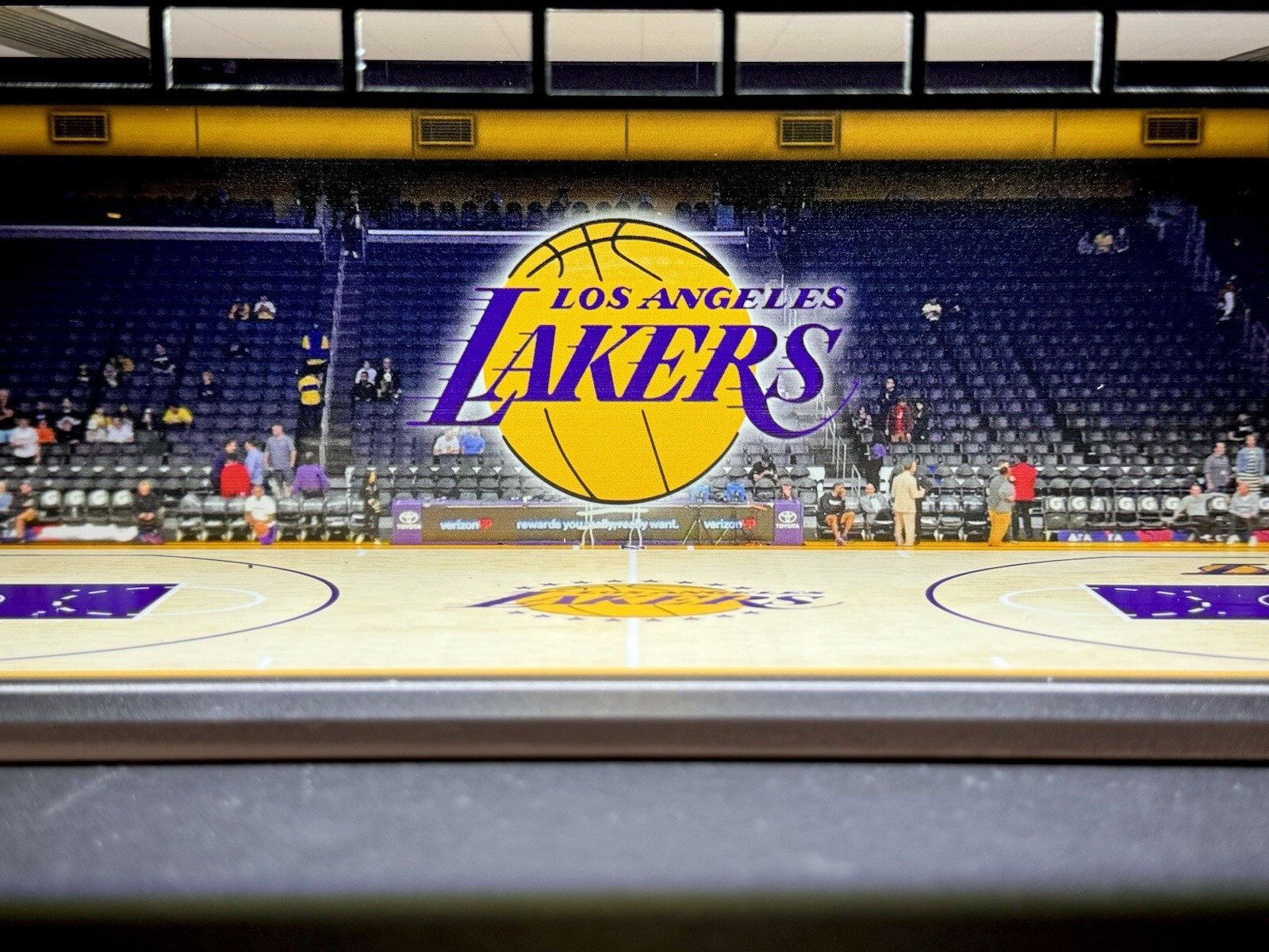 LA Lakers Shop Theme 1:64 Model Car Diorama Garage + LED Lighting FOR Hot Wheels