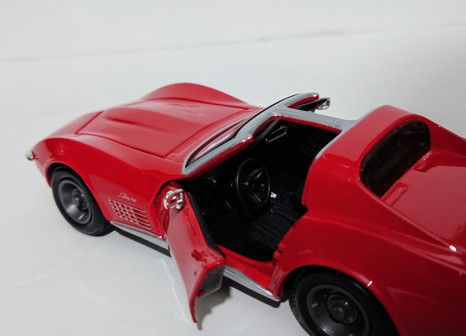 Maisto Special Edition 1970 Chevrolet Corvette T Top Red 1/24 Diecast