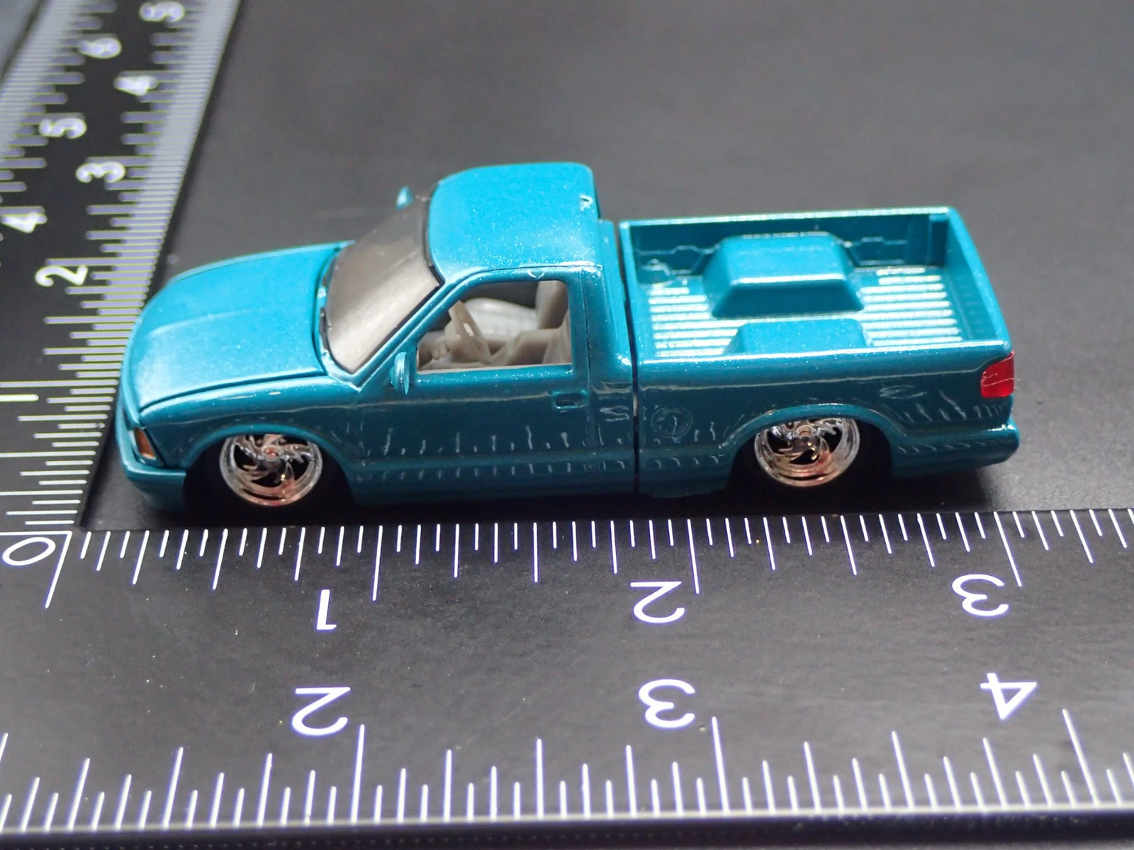 1995 95 CHEVY CHEVROLET S10 PICKUP TRUCK SINGLE CAB 1:64 SCALE DIECAST MODEL CAR