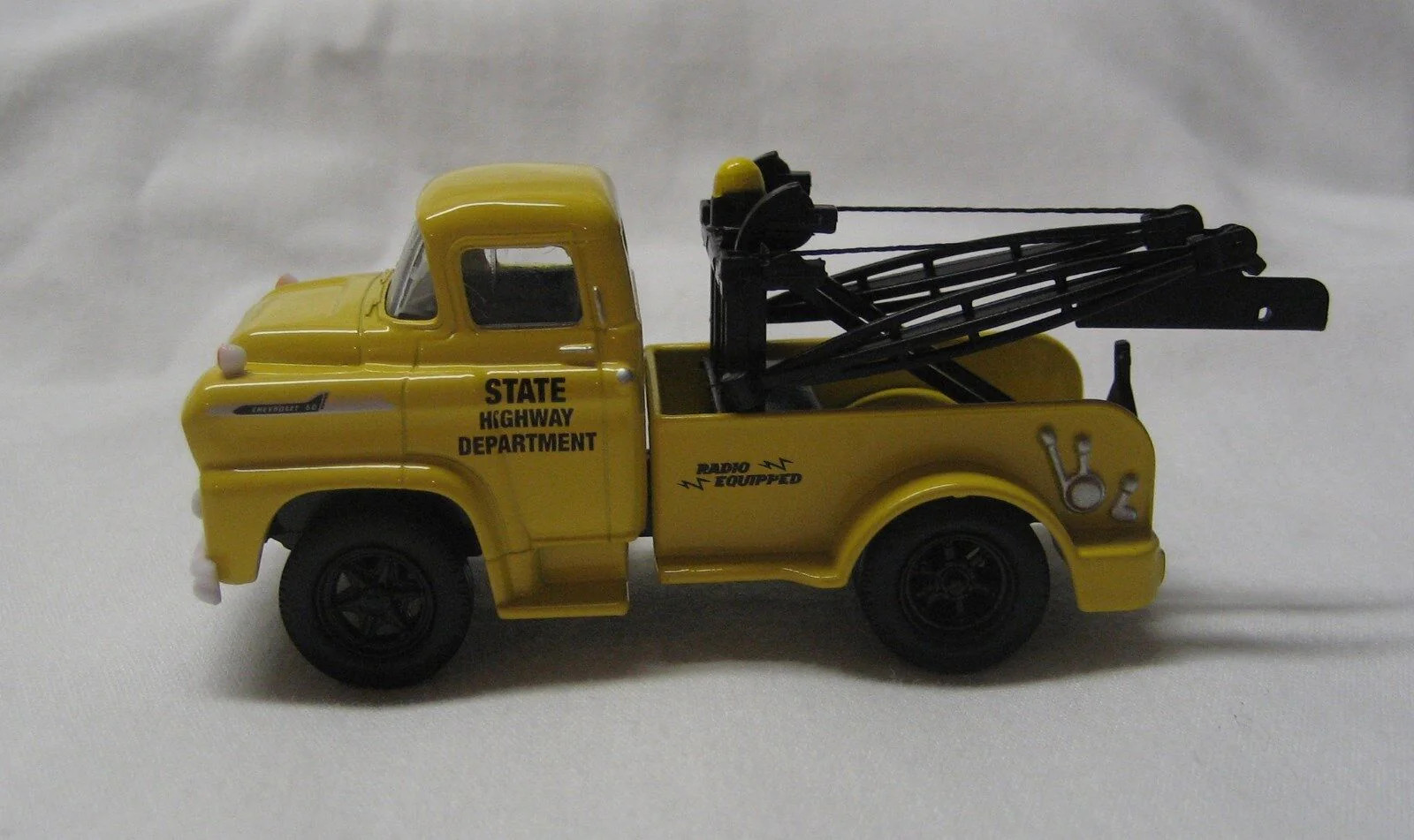 M2 Machines Trucks SPECIAL RELEASE – 1958 Chevrolet LCF Tow Truck – Truck 002