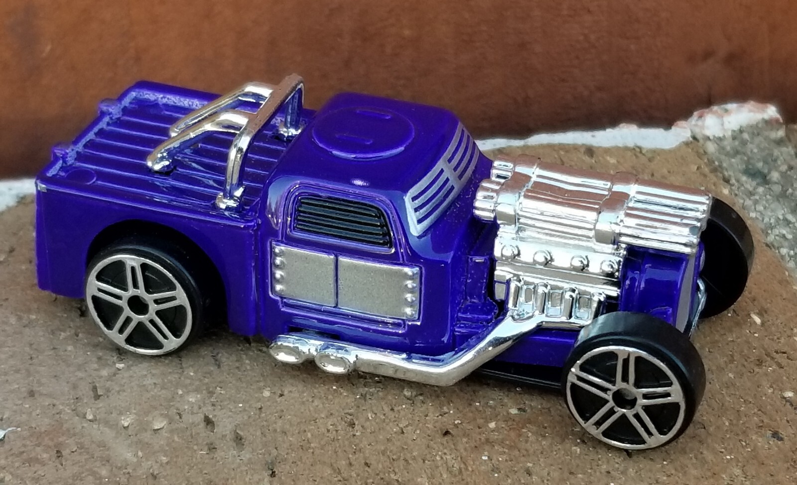 Maisto Leadslinger 1:64 Scale LOOSE Purple 