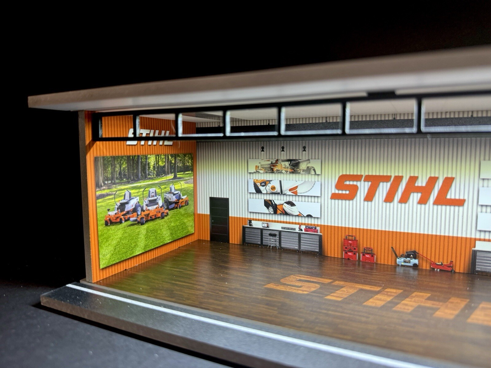 NEW Stihl Theme FOR Hot Wheels 1:64 Model Diorama Garage LED Lighting!