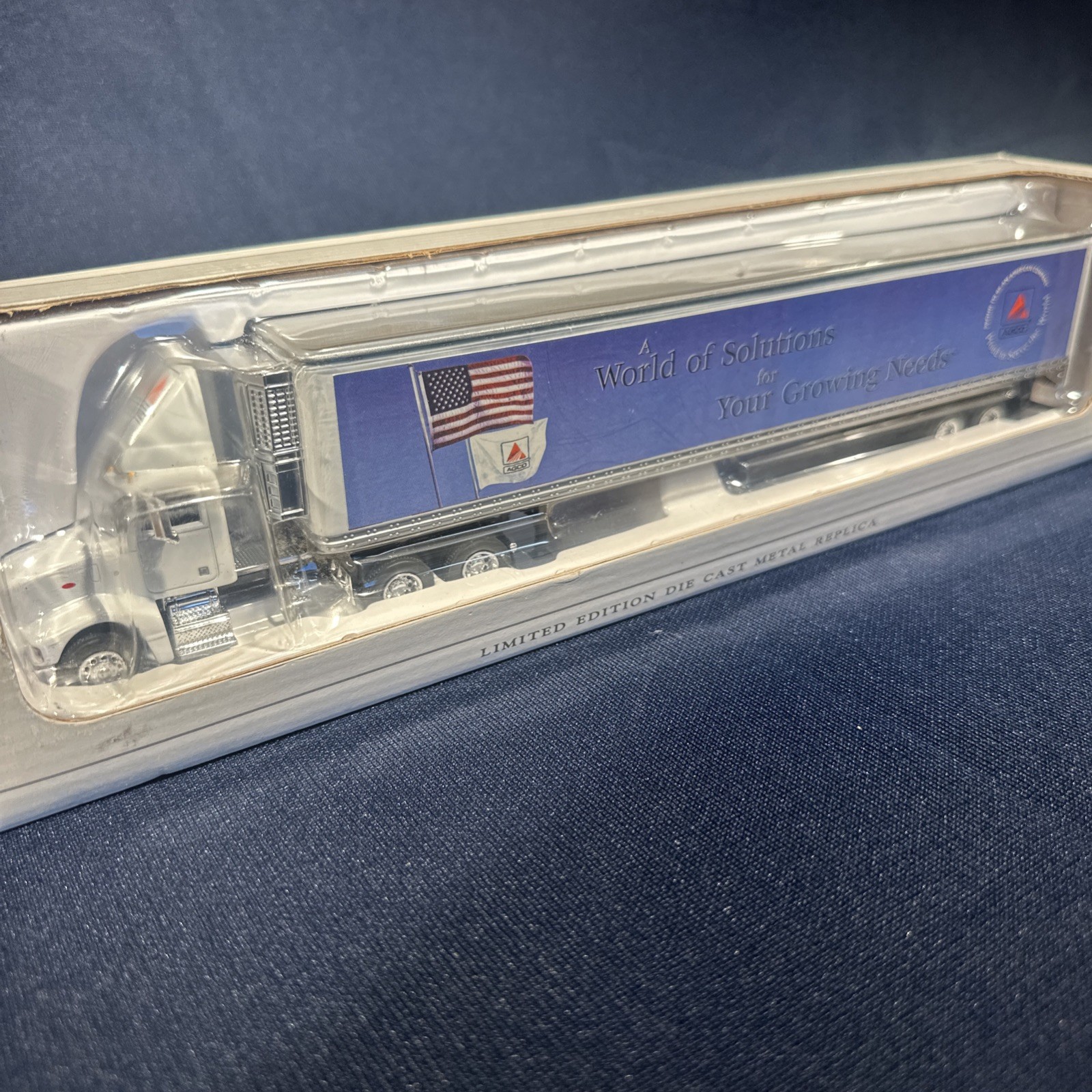AGCO Speccast Limeted Edition Die Cast Peterbilt 385 Semi Truck 33064 NIB