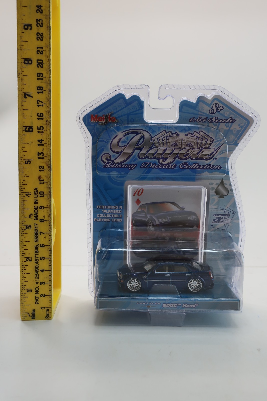 Maisto Playerz 1:64 Diecast Blue Chrysler 300C Hemi