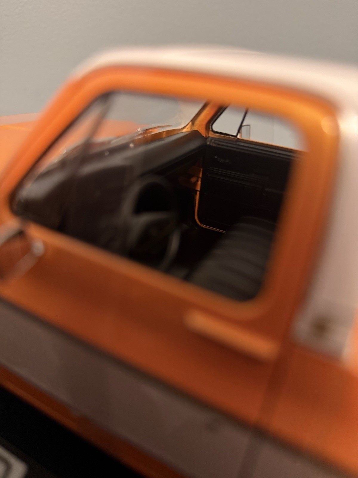 Maisto 1/18 Chevy C10 Cheyenne Super Pickup Truck Orange Two-Tone New In Box