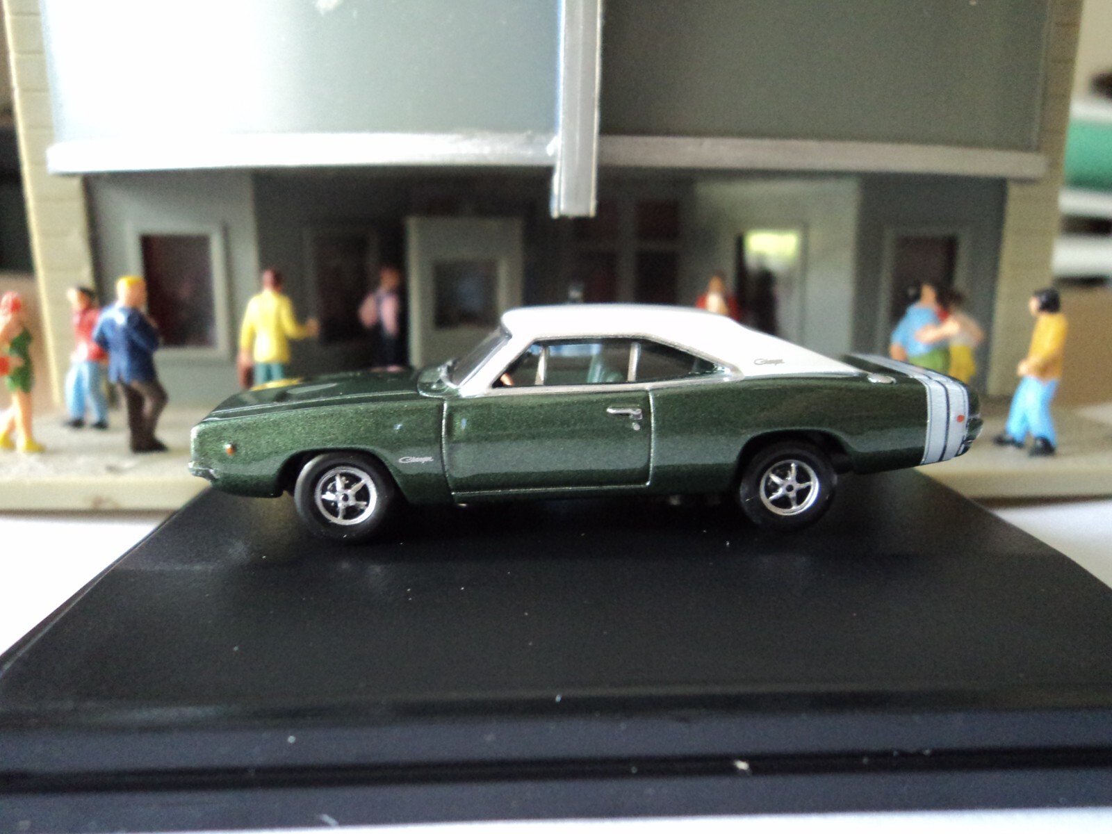 Oxford 1968 DODGE CHARGER Green and White 1/87 HO diecast car