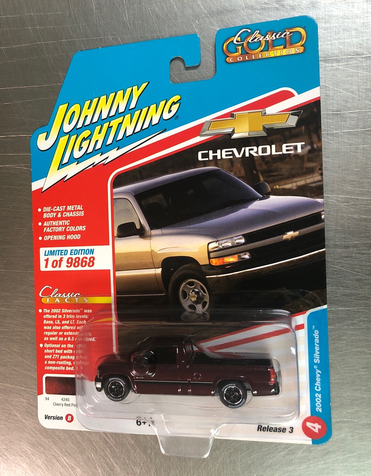JOHNNY LIGHTNING CLASSIC GOLD 2002 CHEVY SILVERADO 1:64 SCALE VERSION B DIECAST