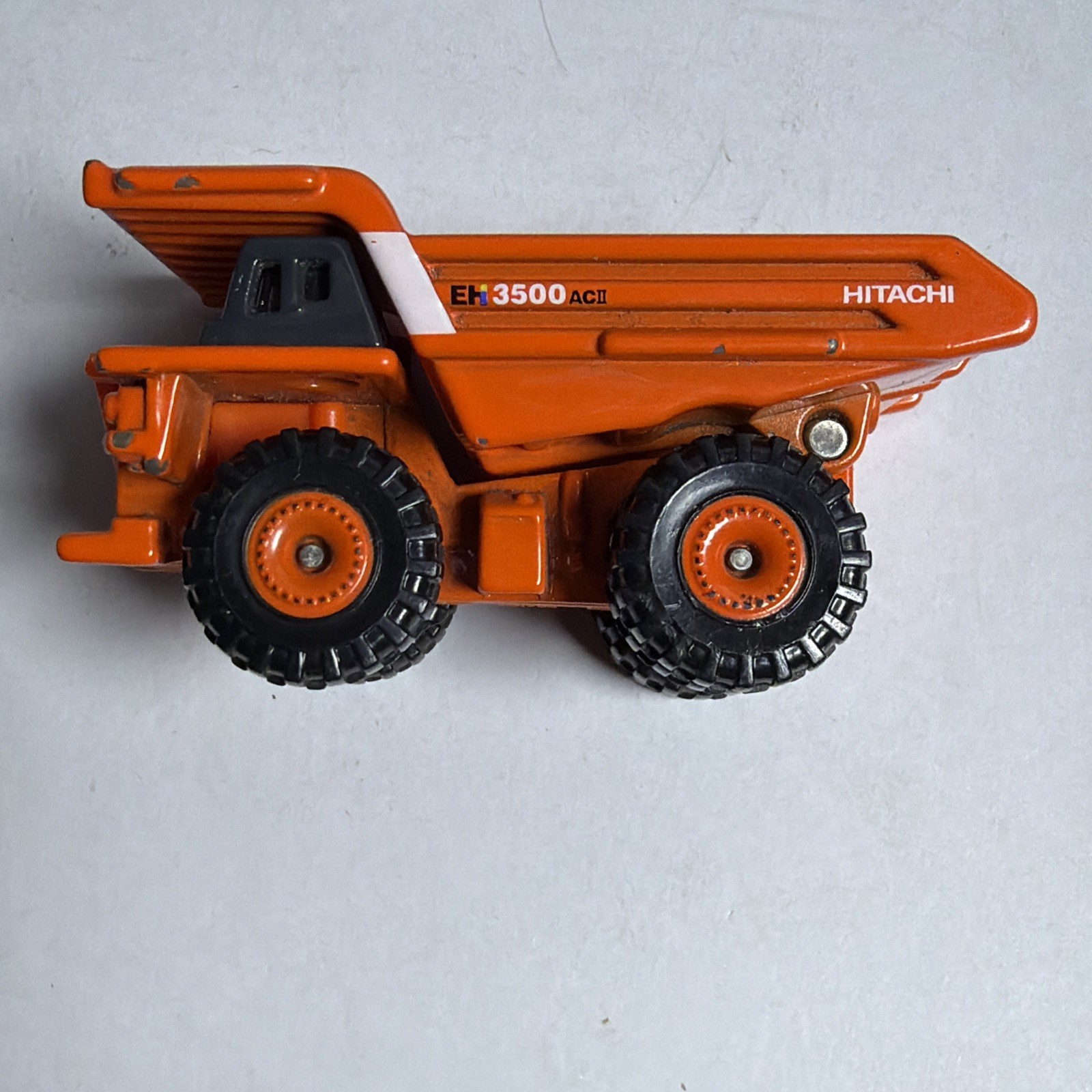 Takara Tomy Tomica #102 Hitachi Rigid Dump Truck EH3500AC II 1/185 Scale