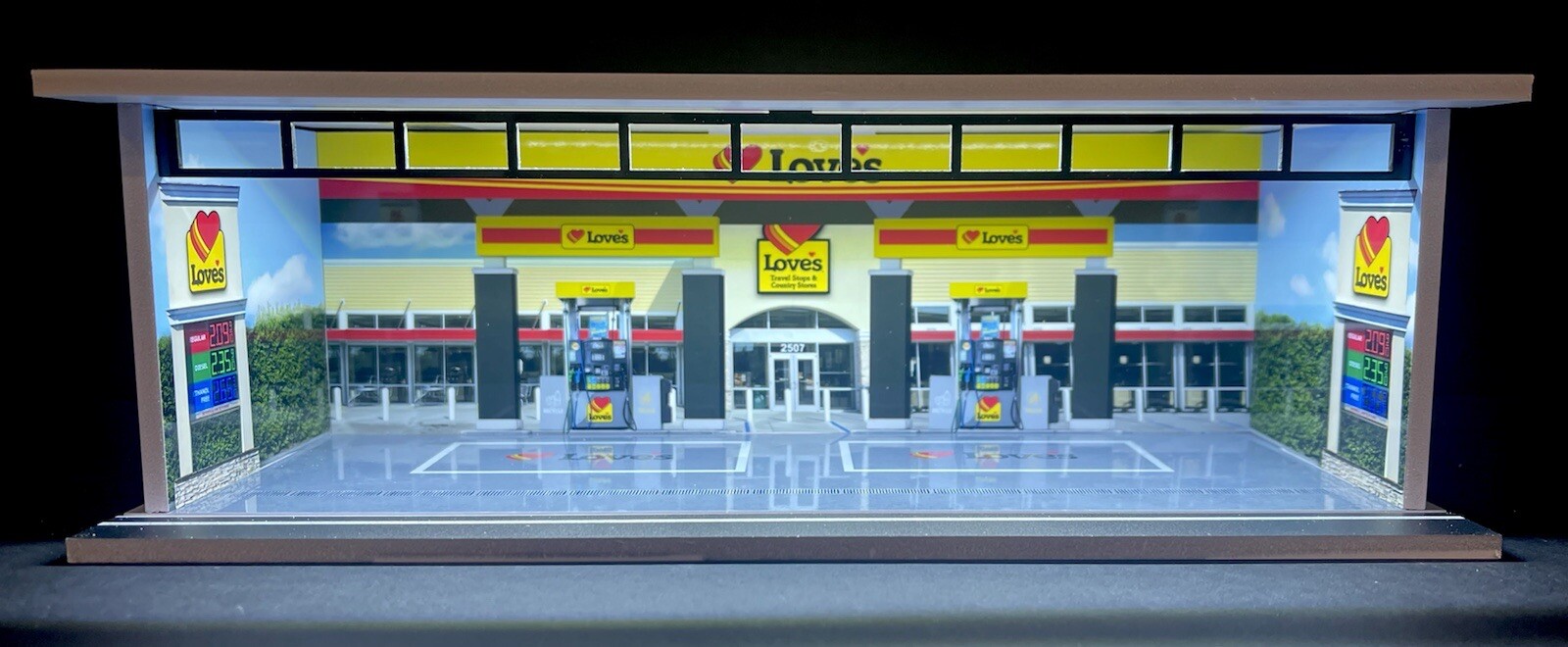Loves Gas Station Theme FOR Hot Wheels 1:64 Model Diorama Garage LED Lighting!