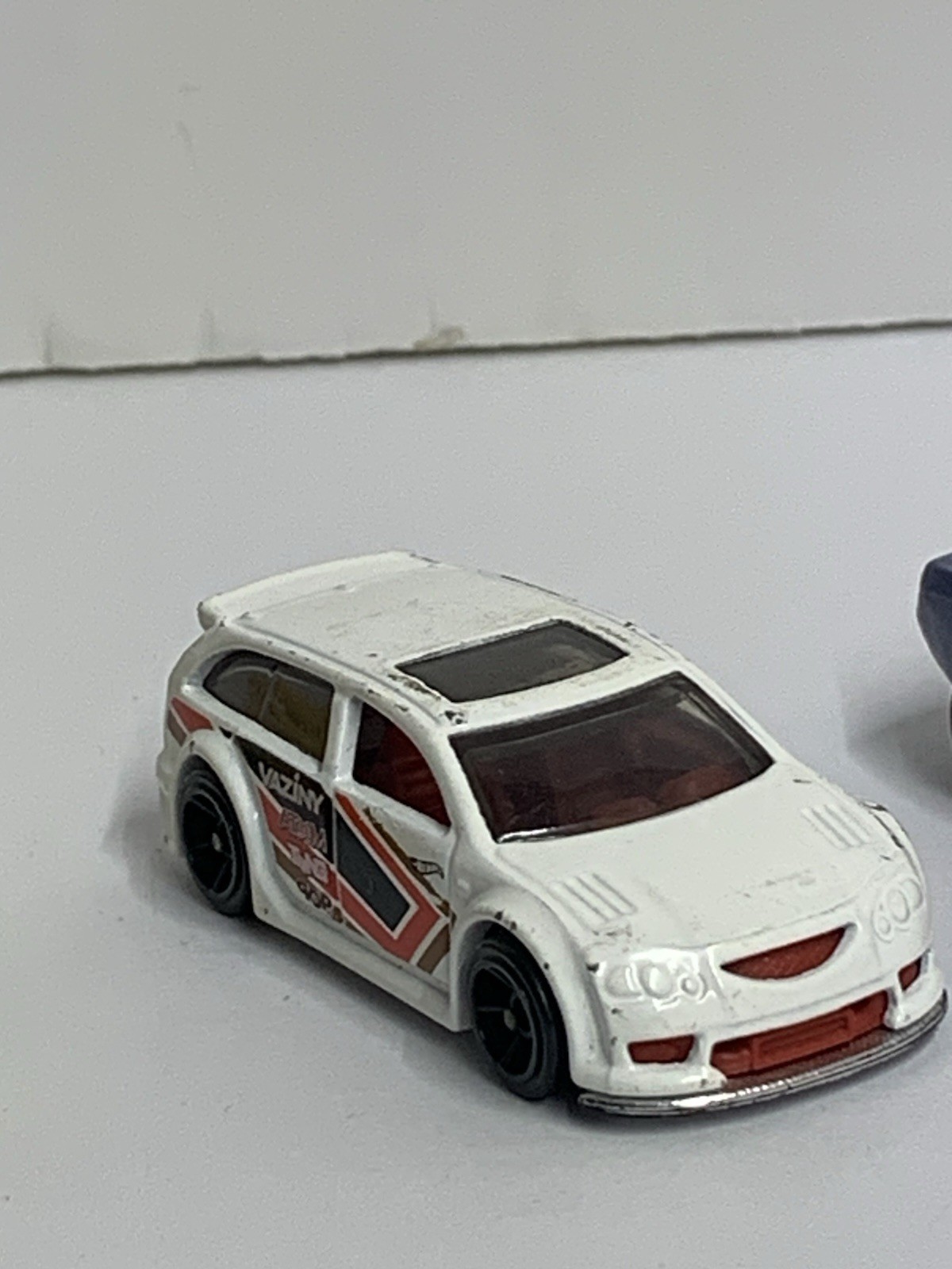 Lot Of 5 Toy Cars Hotwheels Die-cast And Plastic Preowned Good Condition (26617)