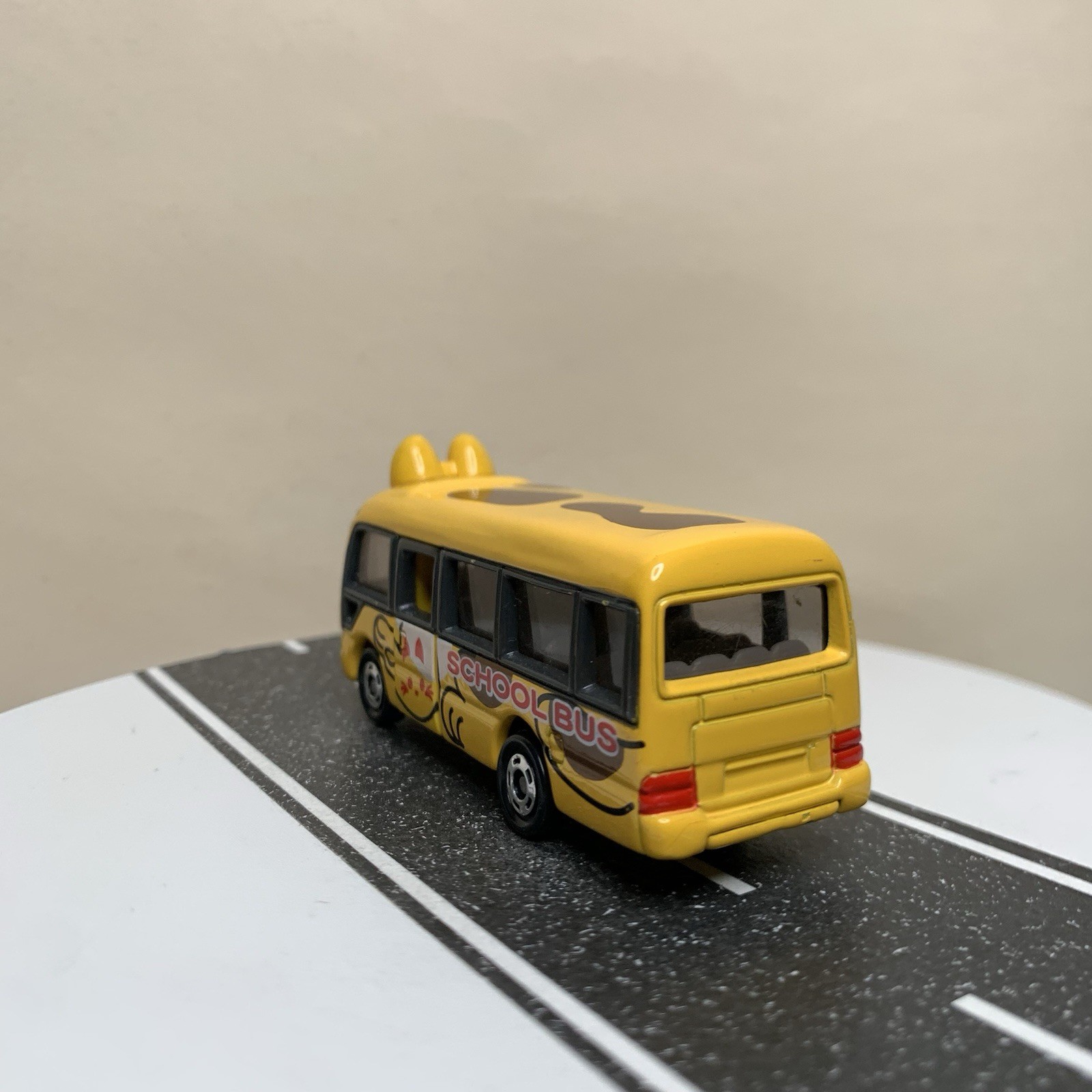Tomy Tomica #92 Toyota Coaster Kindergarten Cat Animal School Bus Yellow 1/89