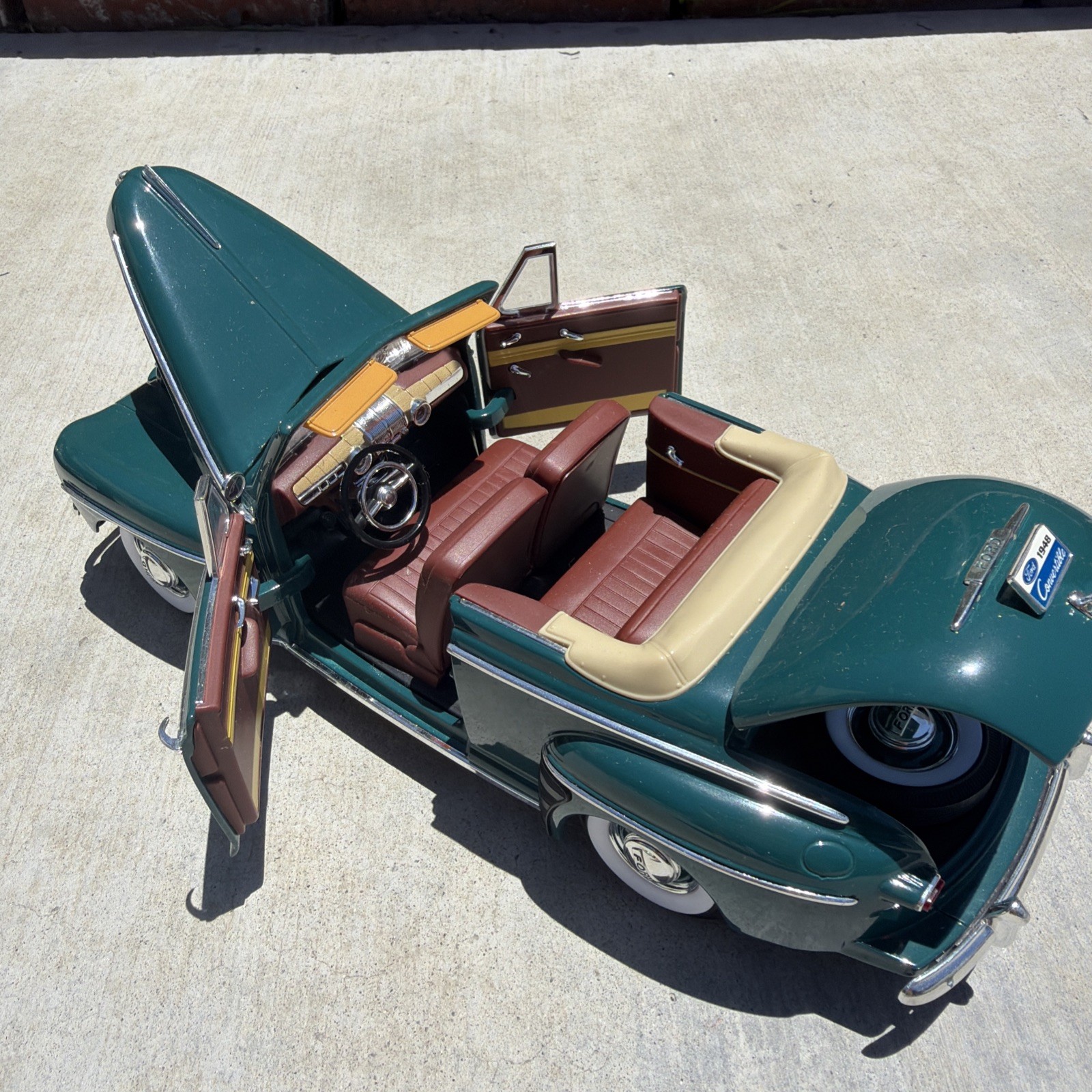 🌟1948 Ford🌟Super Deluxe🌟Convertible 1/18 Diecast🌟Model Road Signature