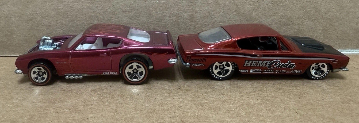 Hot Wheels Classics Series Plymouth King Cuda & Hemi Cuda
