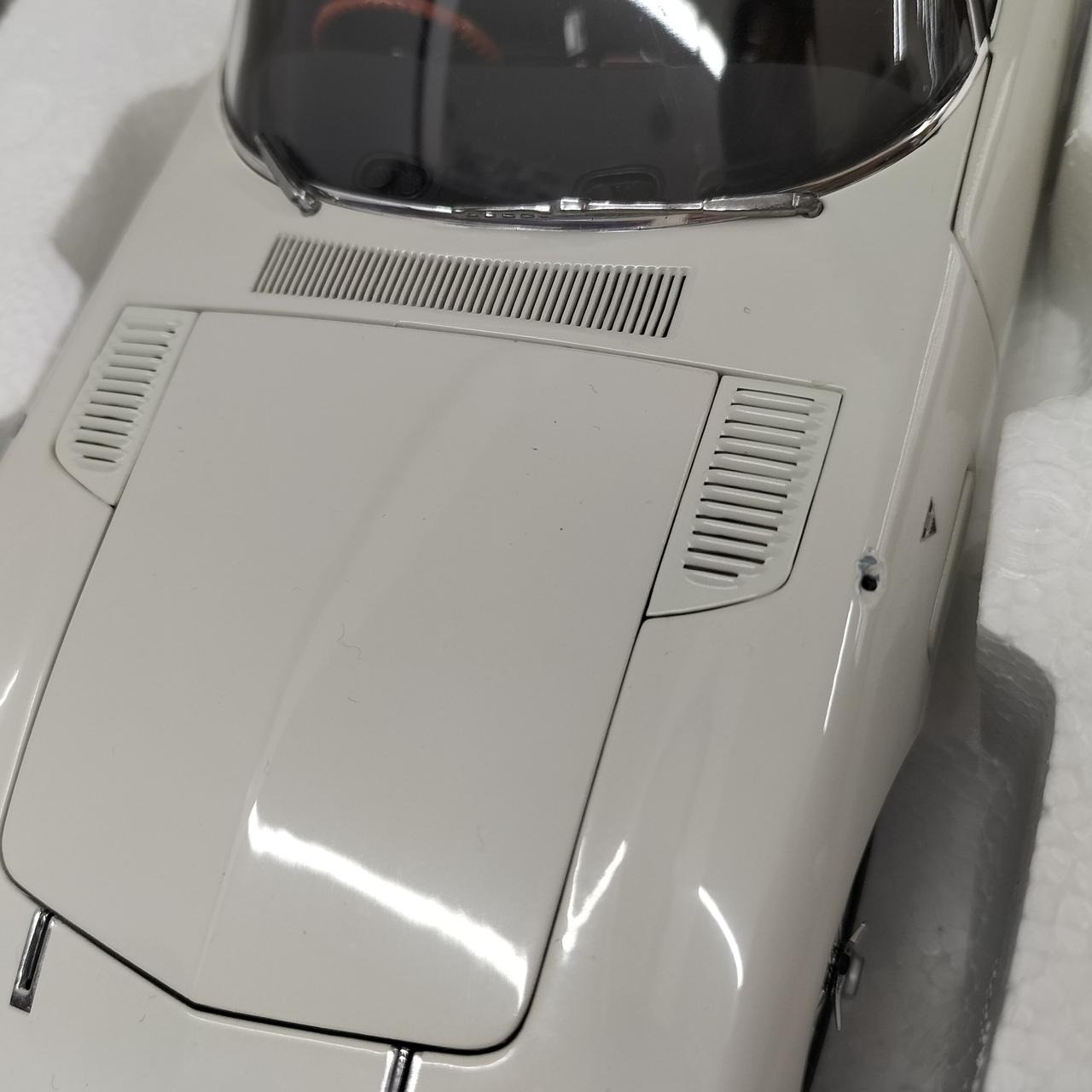 AUTOart Millennium 1/18 2000GT Wire Spoke Wheel Version White