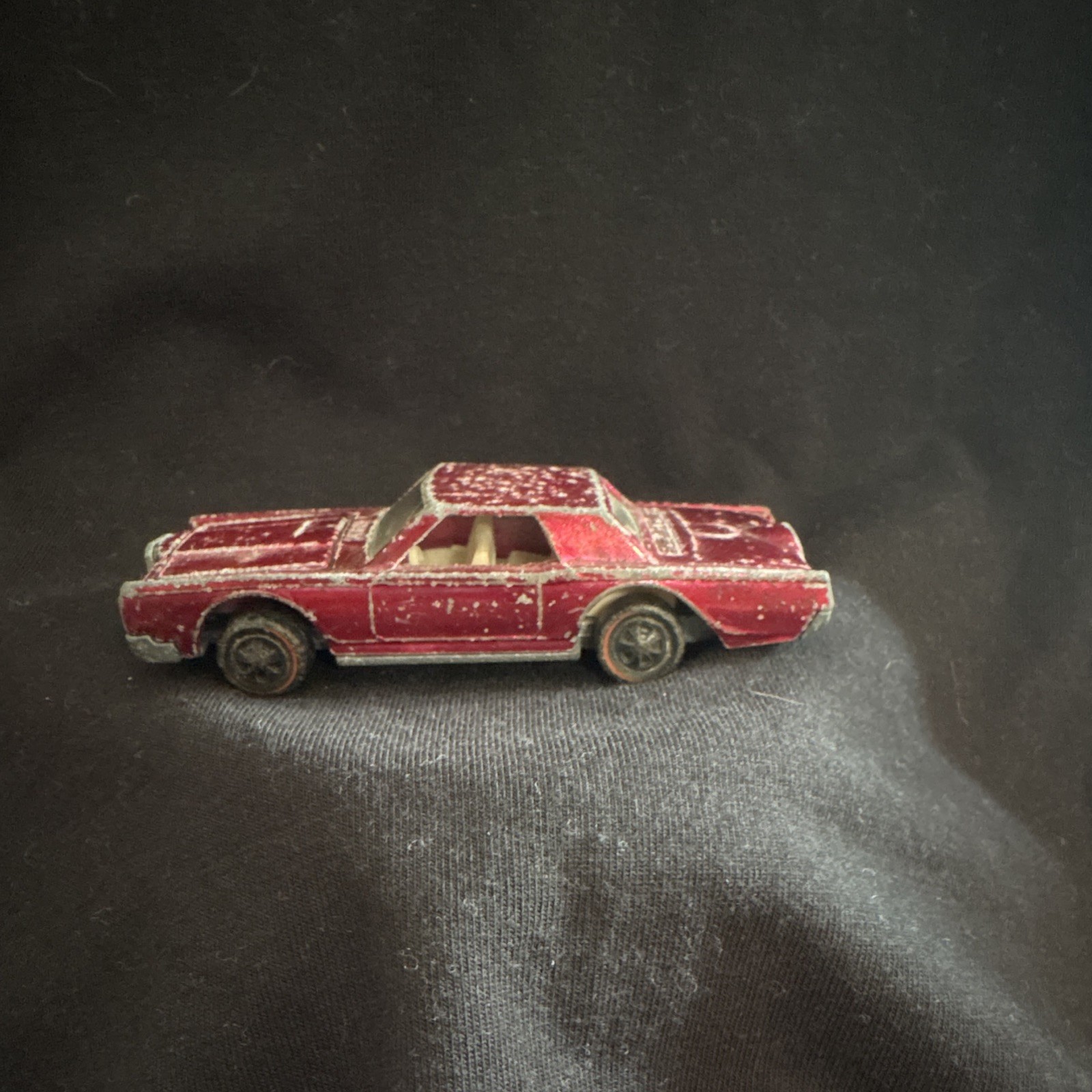 Hot Wheels Redlines 1969 Lincoln Continental 1:64 Diecast Car Red Opening Hood