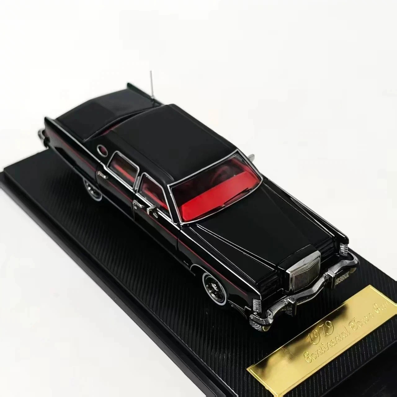 1:64 Turning Crush x SunStar 1979 Continental Town Car Black Diecast Model Car