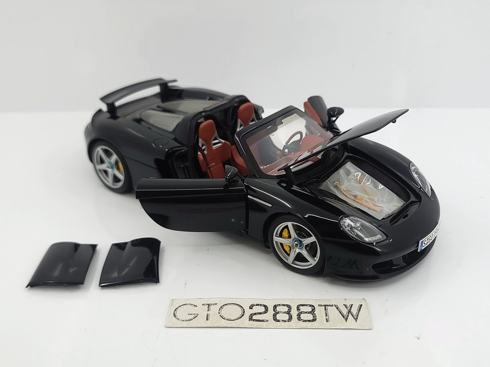 AUTOart 1:18 scale Porsche Carrera GT Black / Red Interior 78042 *AS IS*