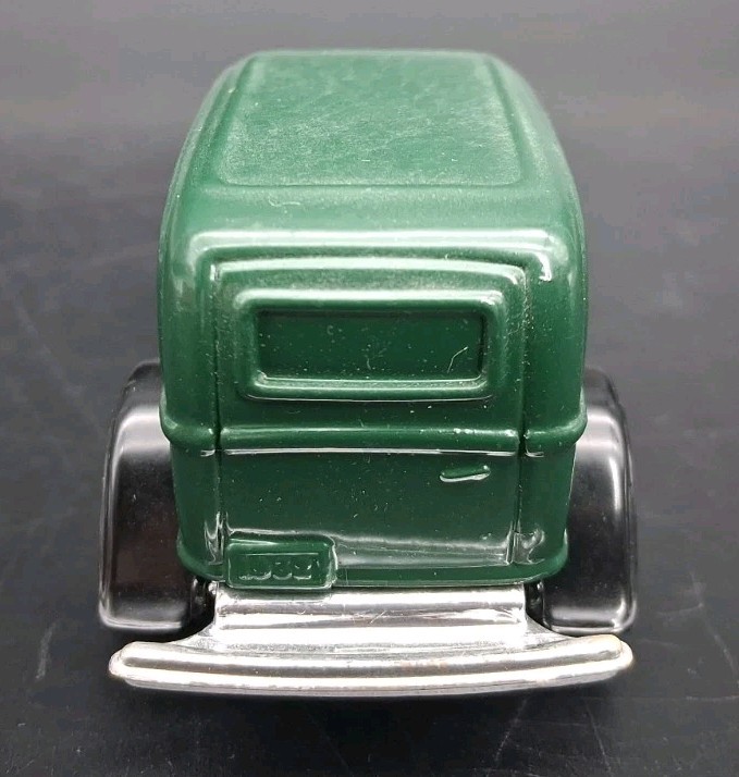 (B) Ertl Diecast 1932 Ford Panel Delivery Truck Perfection Oil Burning Stoves