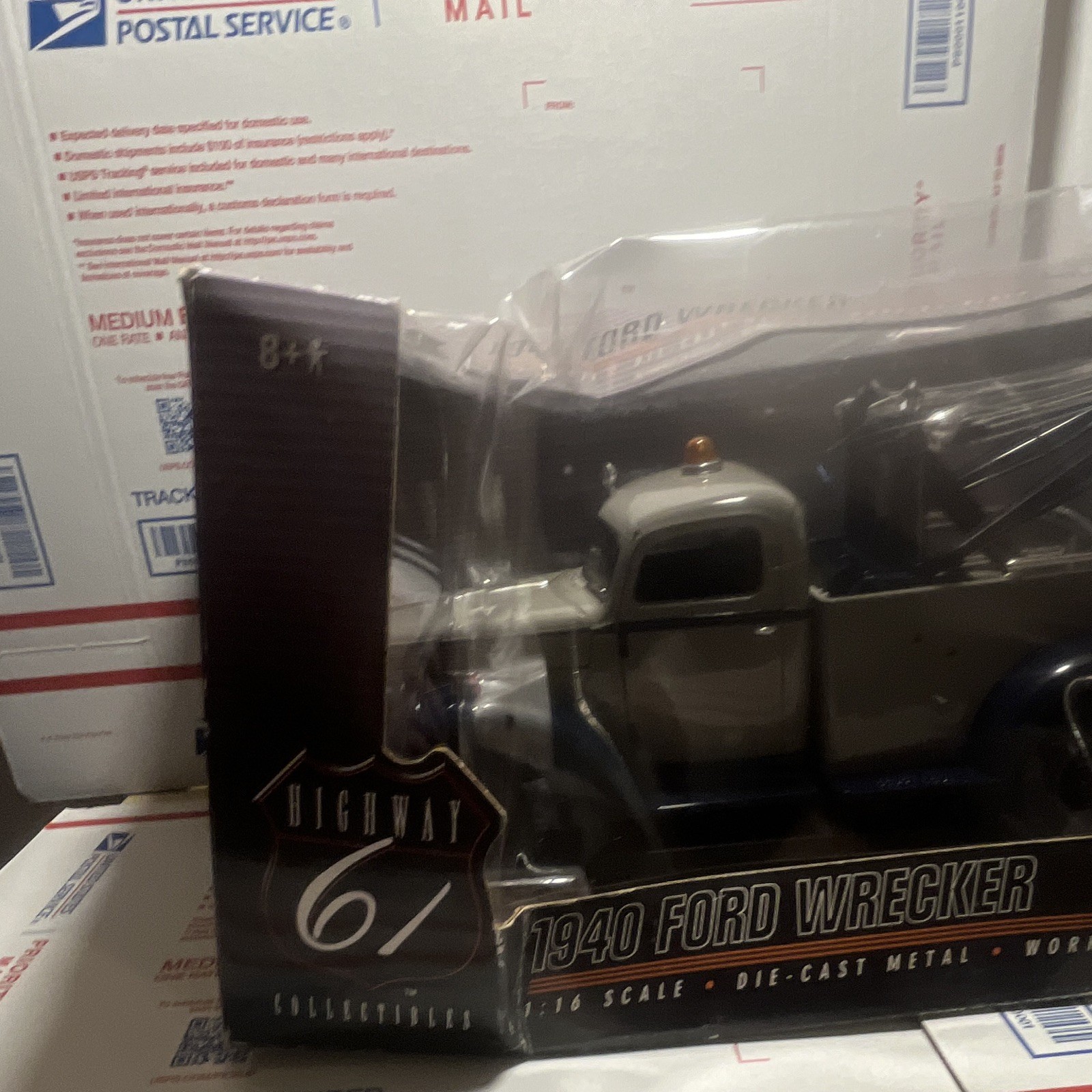 Highway 61 Collectibles 1940 Ford Wrecker Tow Truck 1:16 Diecast Working Winch