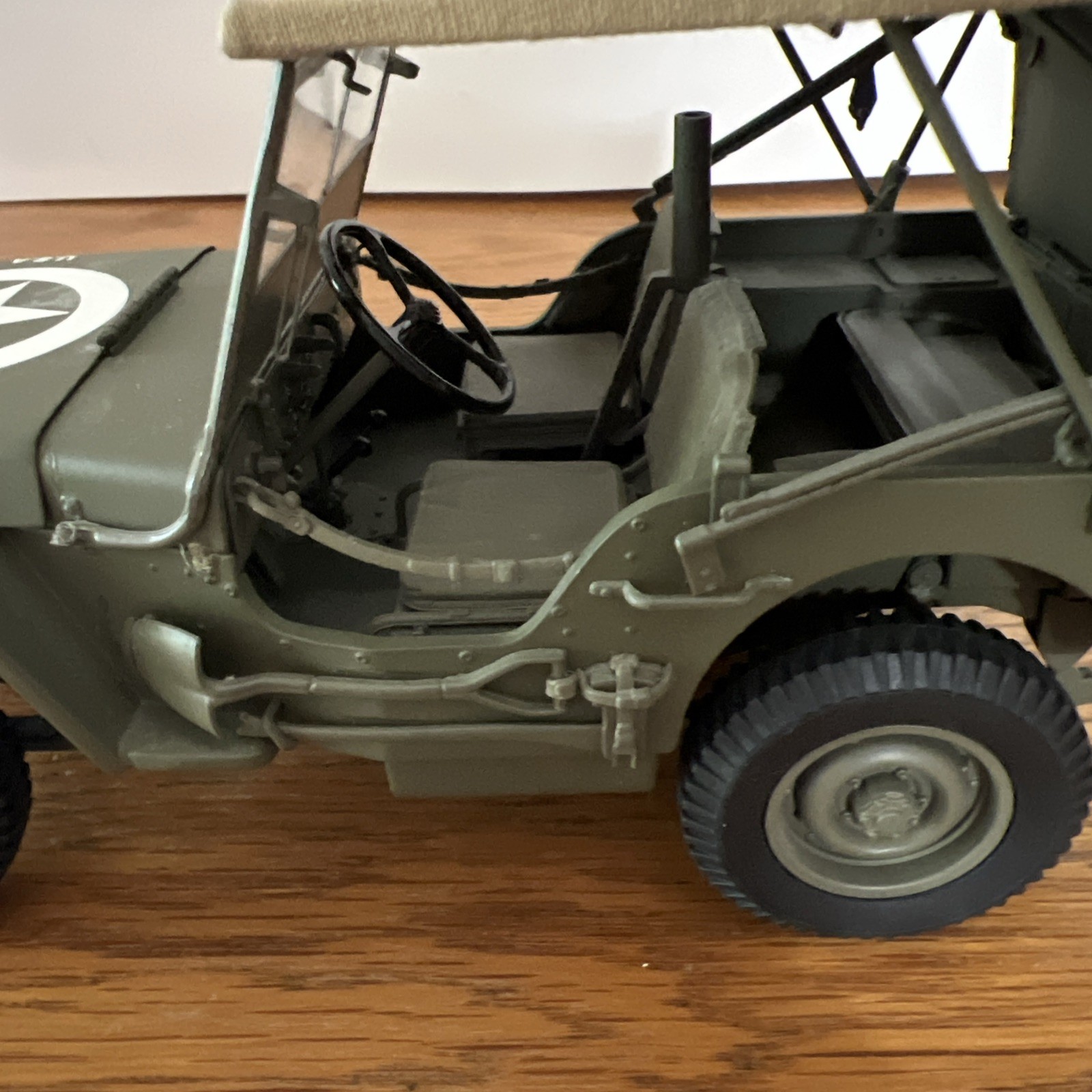 Danbury Mint 1940’s WWII Willy’s MB Scout Army Jeep with Linen Covered Top 1:16
