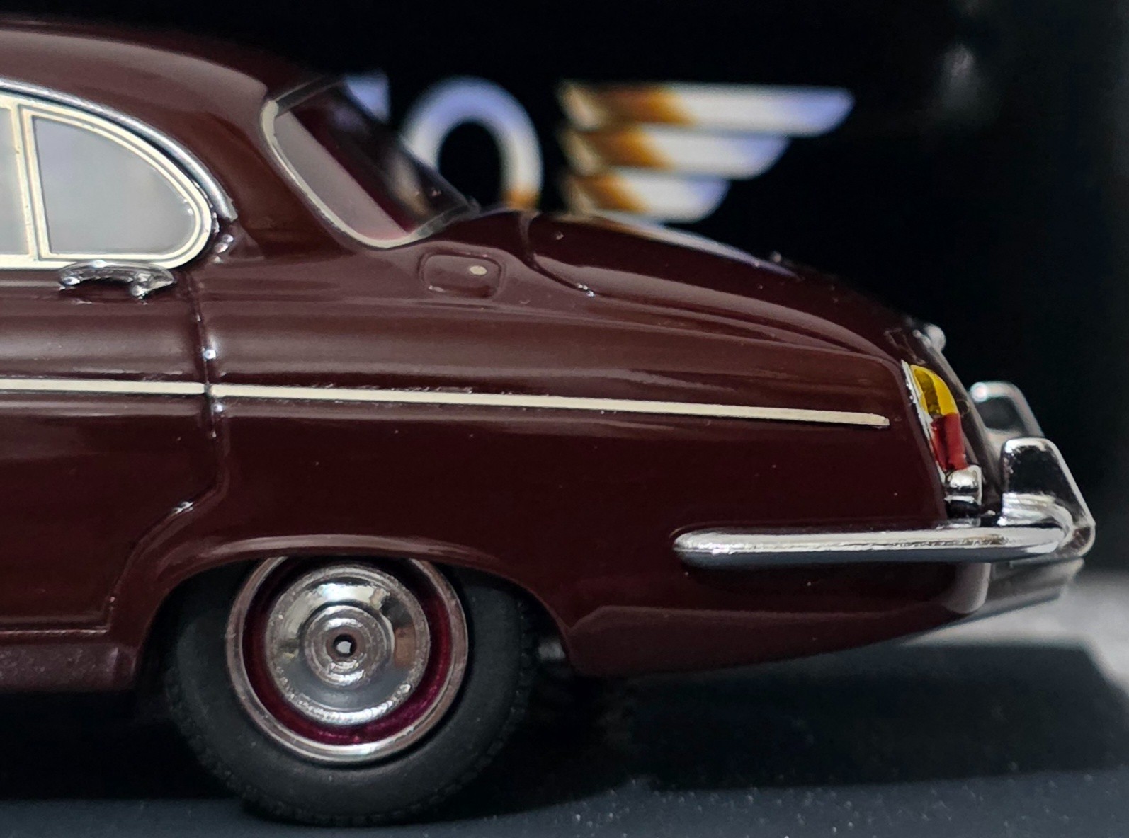 Jaguar 420G RHD 1967 Red 1/43 Neo NEO43908 Resin Model OVP