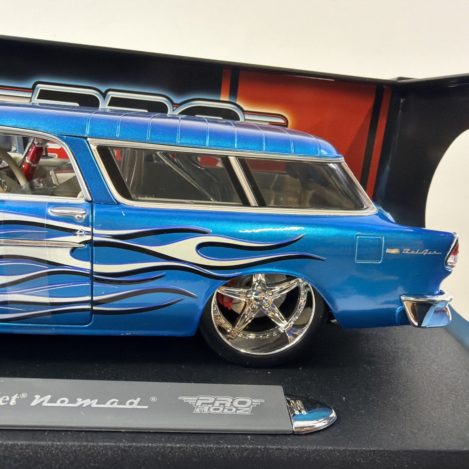 1/18 Scale Maisto Pro Rodz 1955 Chevrolet Nomad Blue With Blue Roof And Flames.