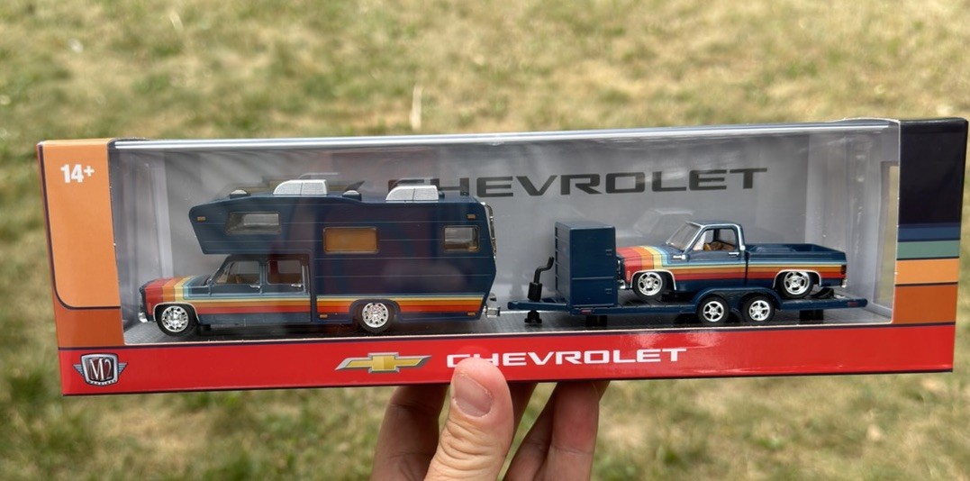 M2 Machines 1975 Chevrolet Cheyenne Super 30 1978 Chevy C10 Silverado R100 Scuff