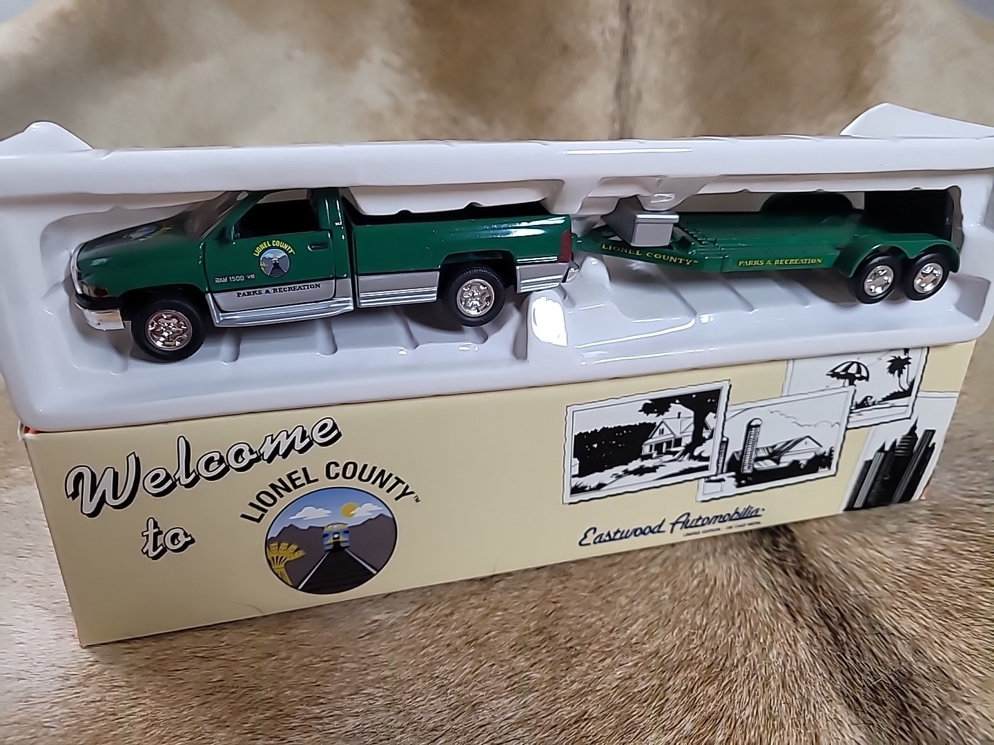 Eastwood 624032 Lionel County Park & Recreation Pickup/Trailer/tables & benches