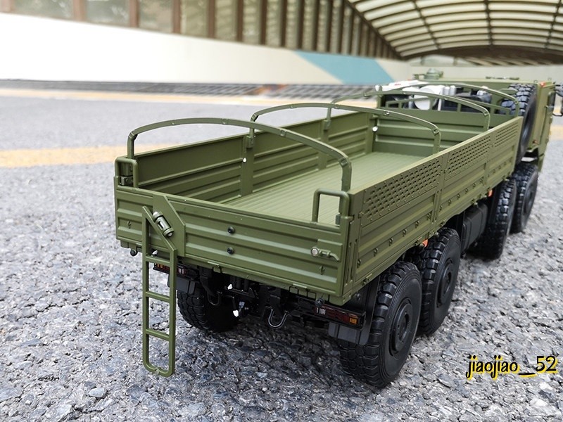 1/24 SHACMAN CTZ191 SX2306 8×8 Off-road Military Personnel Carrier Truck Model
