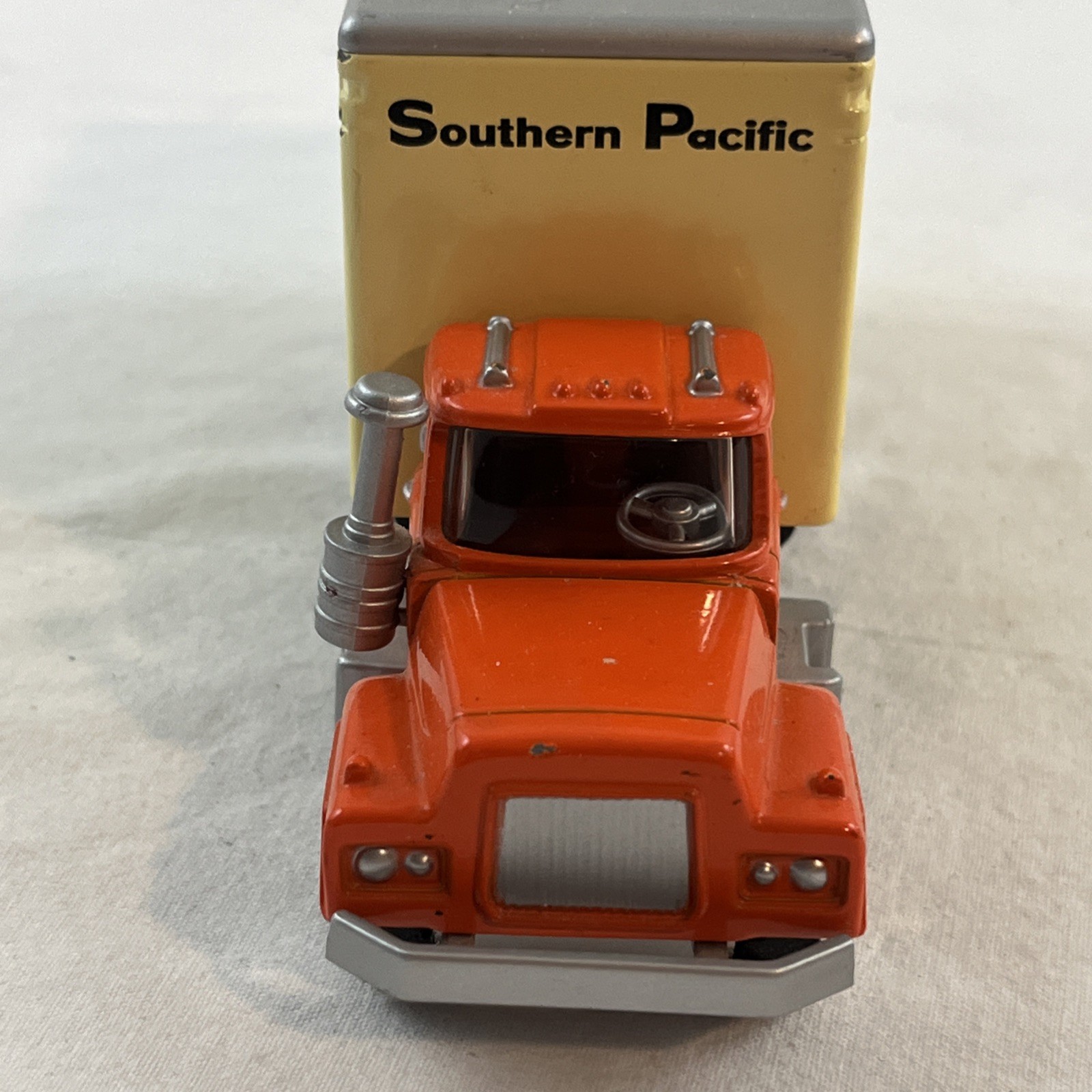 1:43 K Line SPLZ 8675309 Die Cast Kruiser Southern Pacific Golden Pig Service
