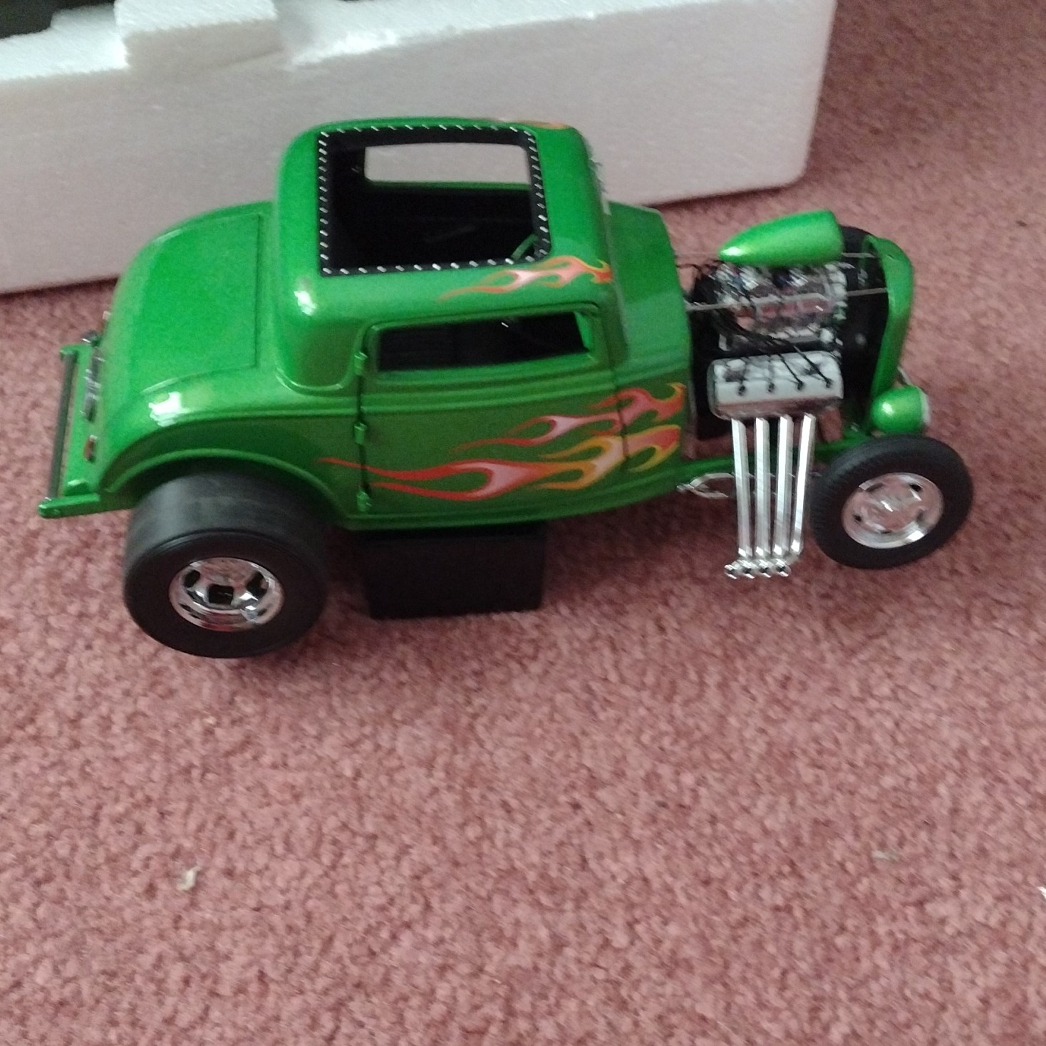 ACME Rat Fink Blown 1932 Ford 3-Window Green Diecast 1:18 Opening Parts