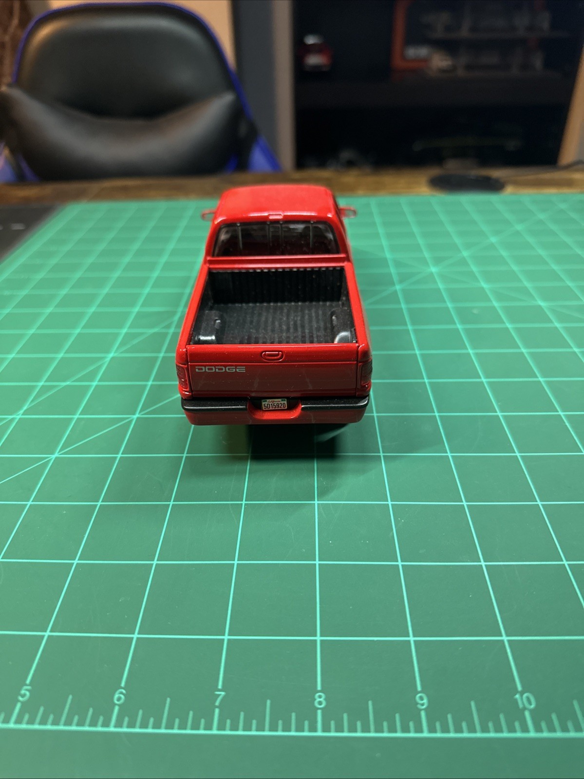 Welly Dodge Ram Quad Cab 1500 Sport Pickup Truck Red Diecast 1:24 Scale
