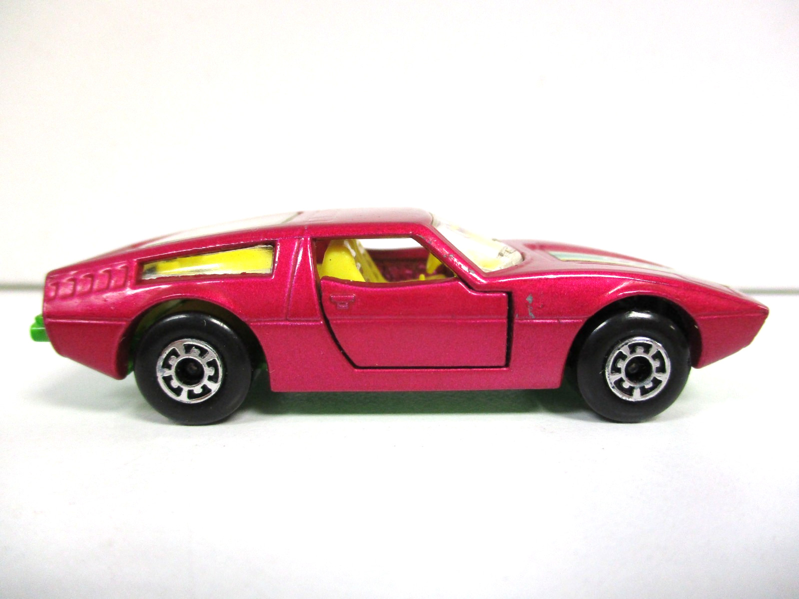 LESNEY MATCHBOX SUPERFAST #32 – MASERATI BORA – BOX