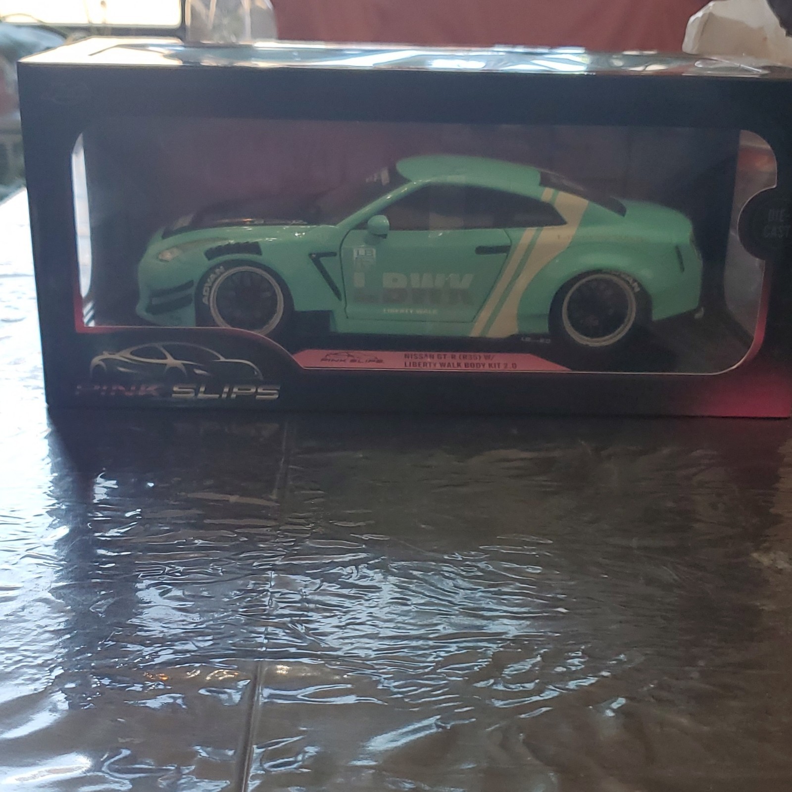 Pink Slips 1:24 2015 Nissan GT-R R35 Liberty Walk Body Kit 2.0 Green Diecast