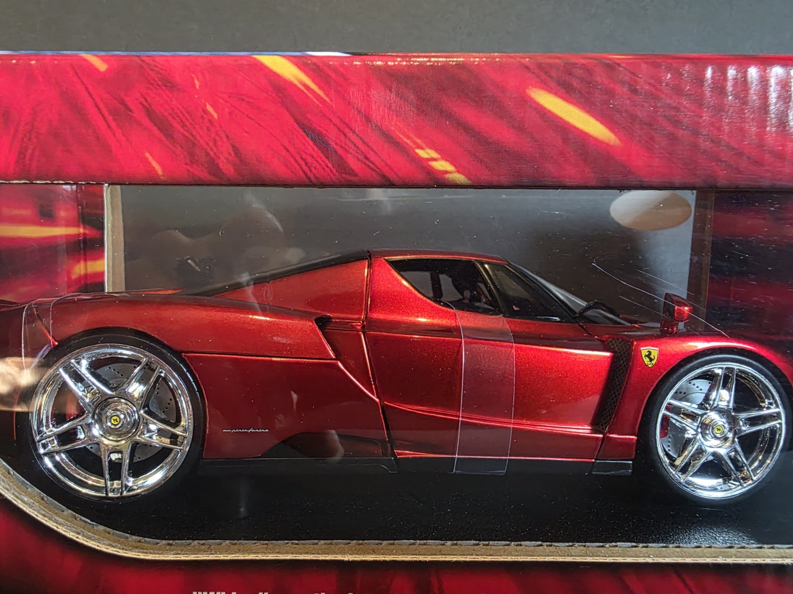 Hot Wheels 2004 WHIPS 1:18 Enzo Ferrari Red