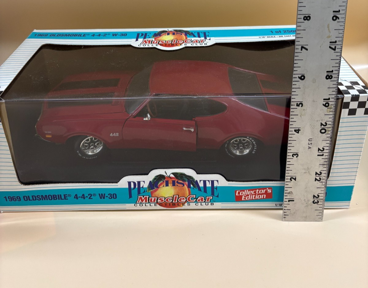 1969 Oldsmobile 442 W-30 1/18 ERTL American Muscle Peach State Club Car DS20