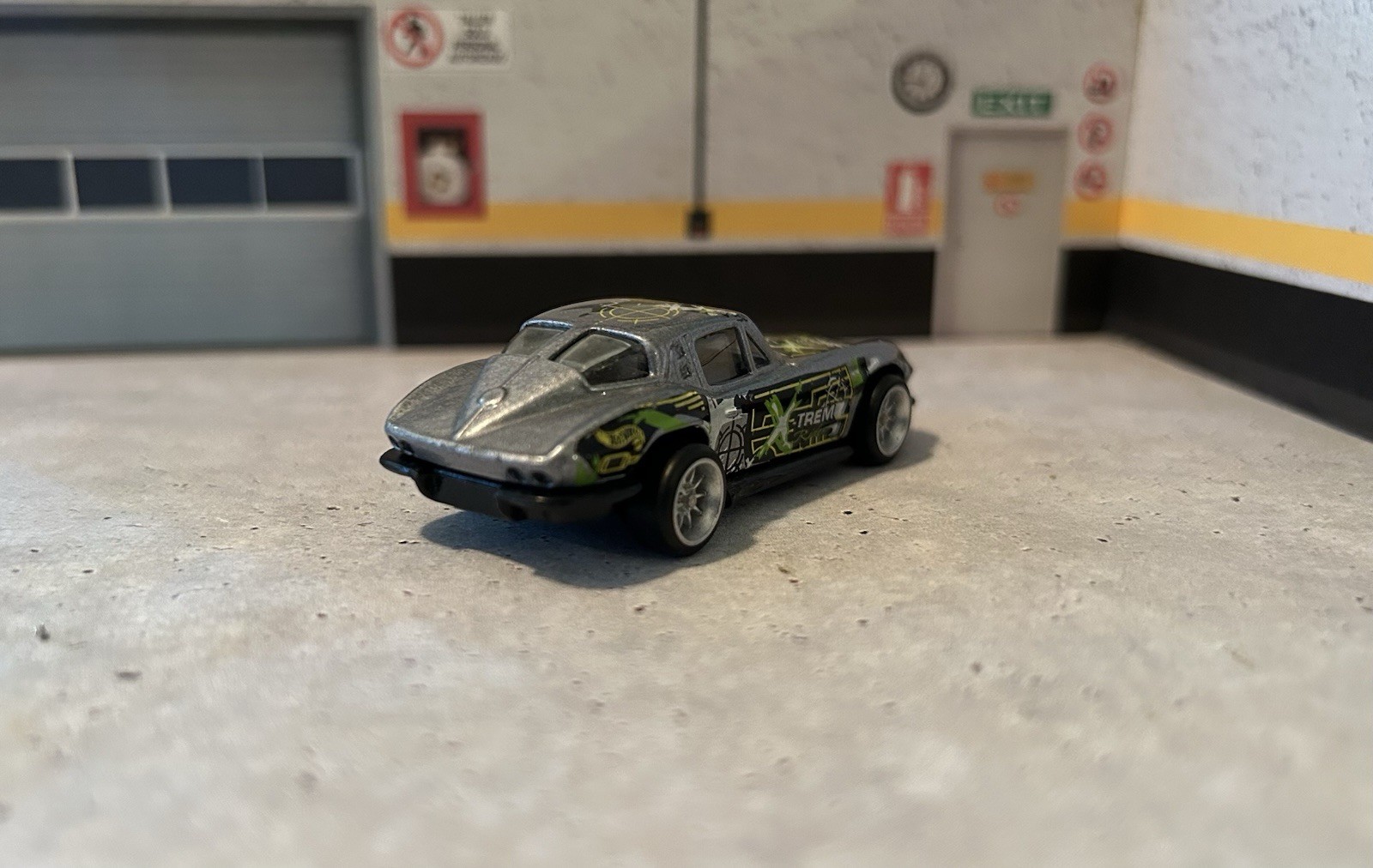 1979 Hot Wheels Corvette Sting Ray Xtreme Silver W/ Real Riders Tires On Spokes