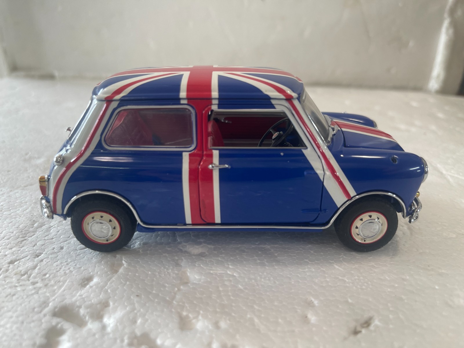 EXTREMELY RARE FRANKLIN MINT 1967 MORRIS MINI COOPER – BRITISH FLAG EDITION