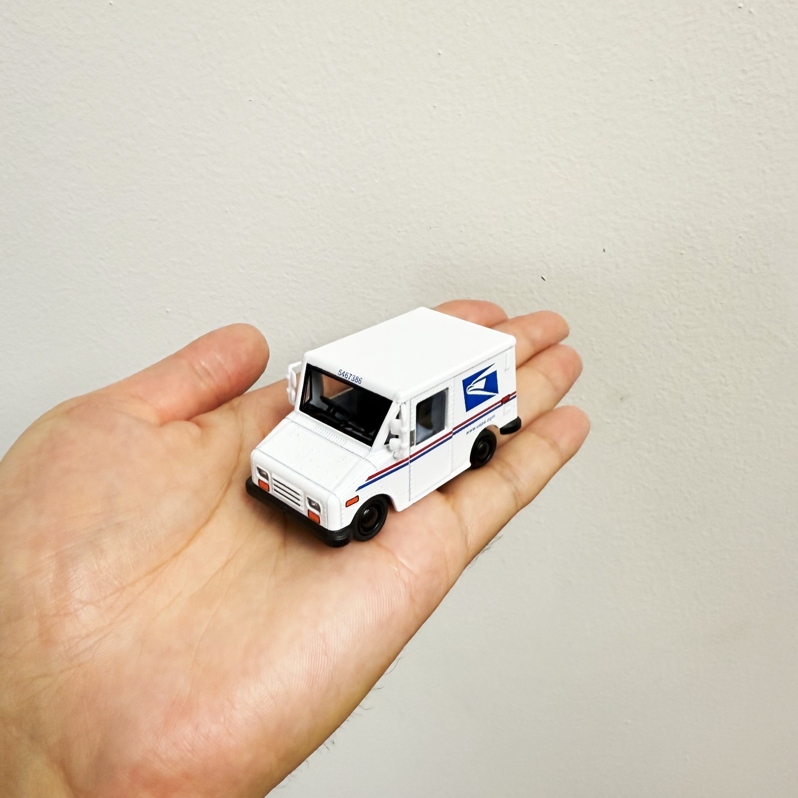 Kinsfun 1:72 USPS LLV Truck 2.5″ Diecast Metal Car