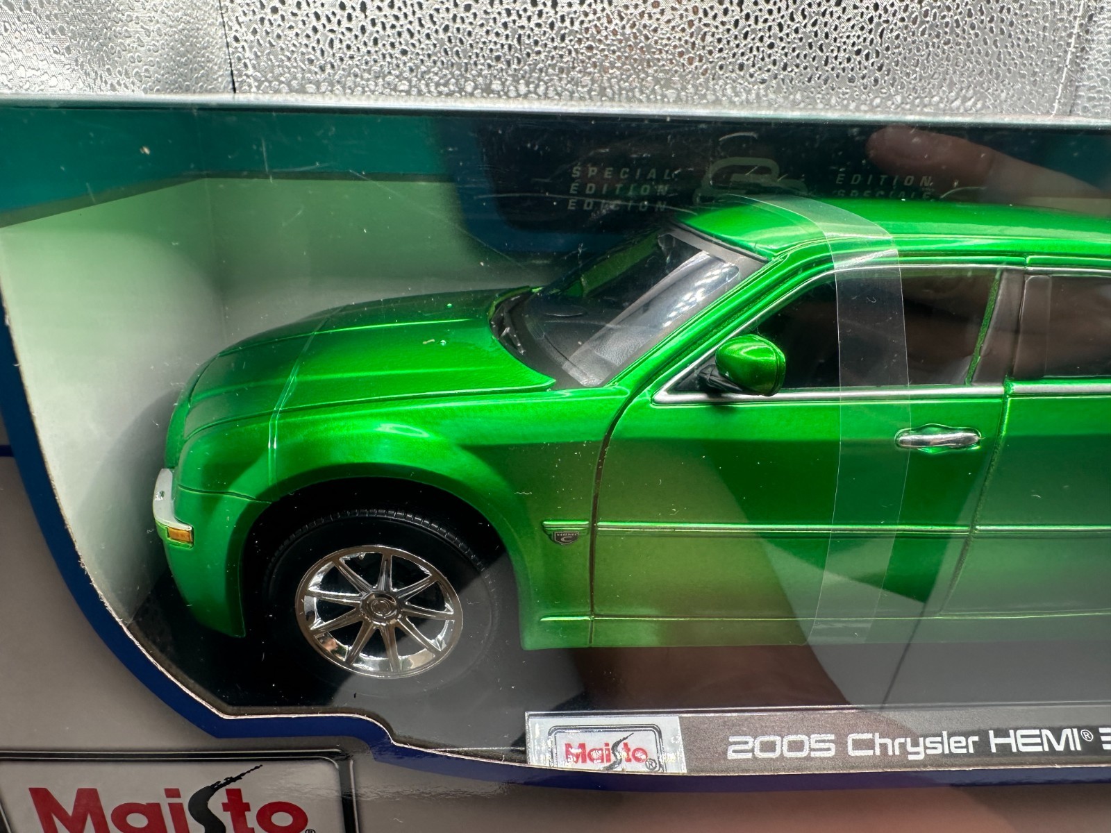 Maisto 1:18 2005 Chrysler HEMI 300C Diecast Model Car Special Edition – Green