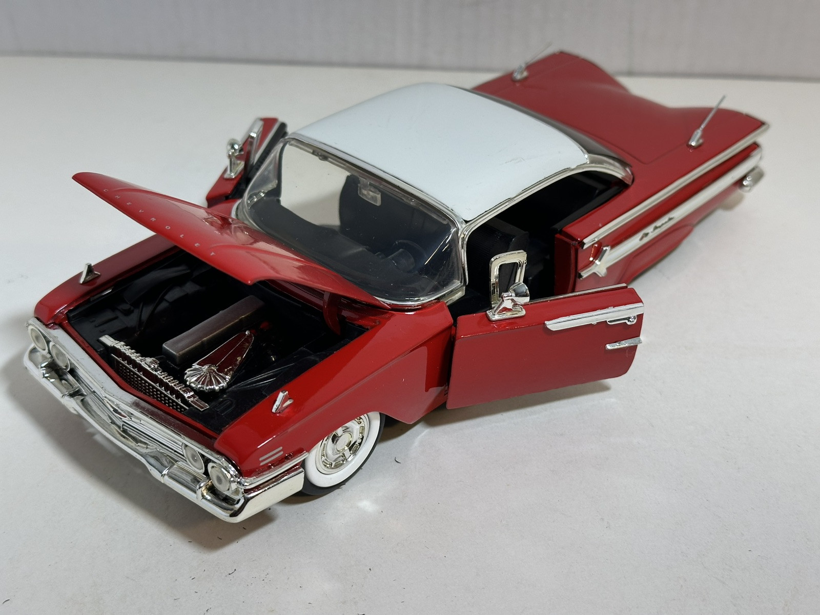 JADA SHOWROOM FLOOR 1960 CHEVY IMPALA RED 1:24 DIECAST MODEL CAR NEW NO BOX