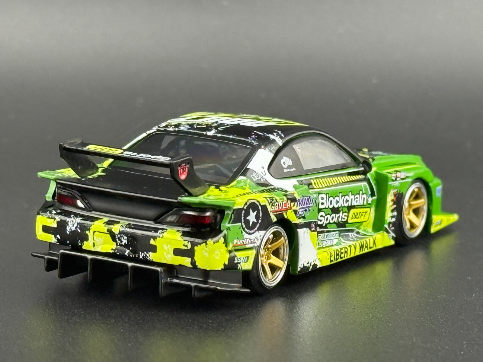 Mini GT Nissan LB-Super Silhouette S15 SILVIA #555 V2 2024 Formula D1 #823 1/64