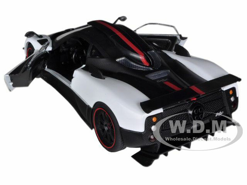 PAGANI ZONDA 5 CINQUE WHITE & BLACK 1/18 DIECAST MODEL CAR BY MOTORMAX 79158
