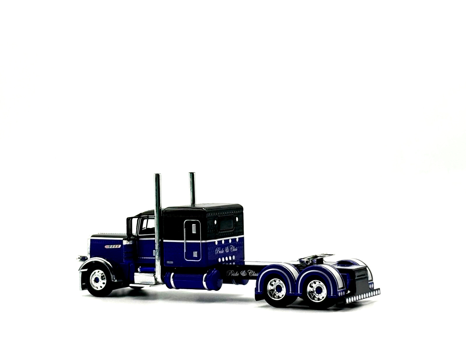 DCP 1/64 Peterbilt 389 Pride N Class Flat Top w/ Wilson Grain Trailer 60-2153