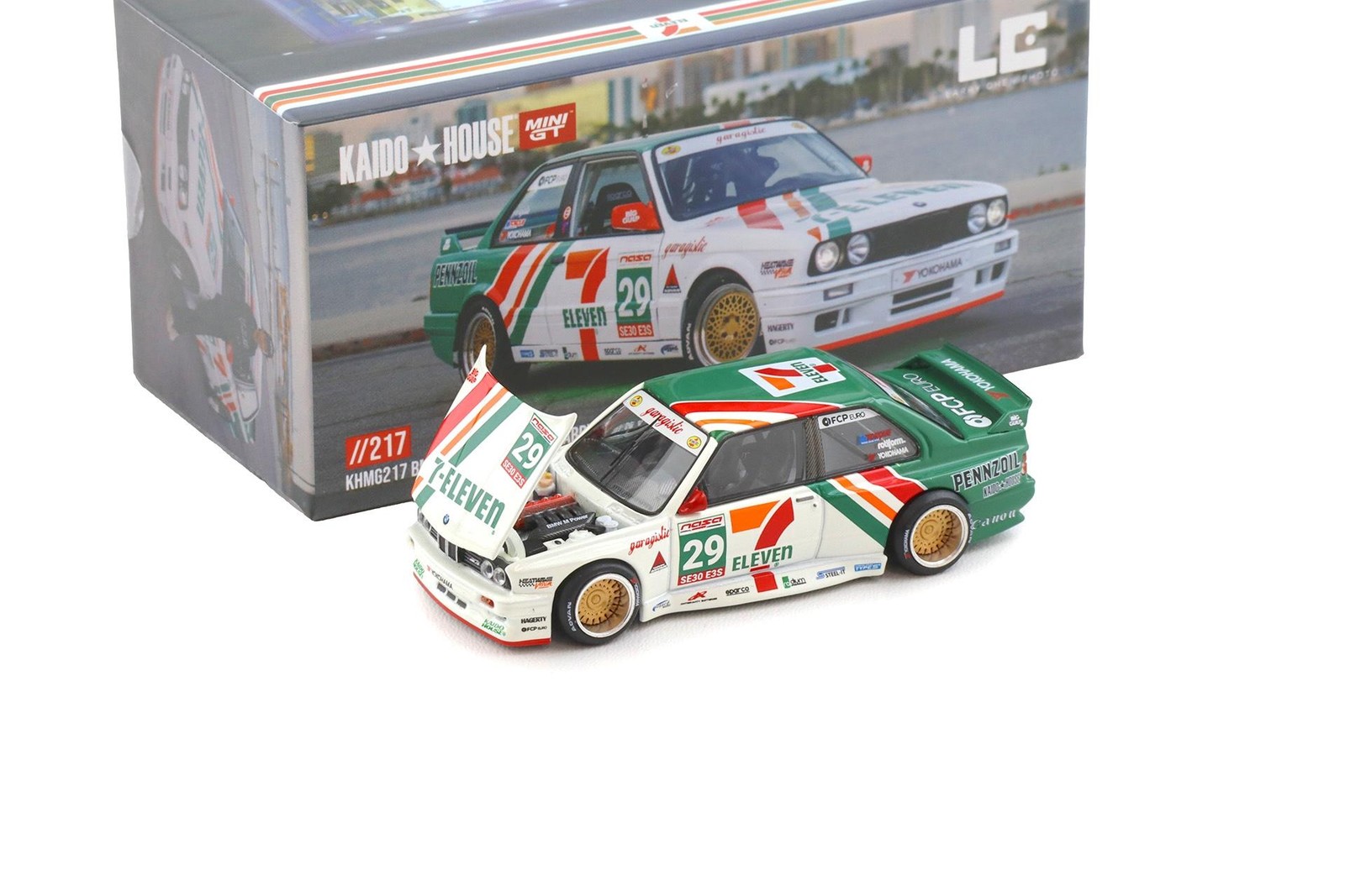1:64 TrueScale Miniatures TSM Mini GT Kaido House BMW M3 E30
